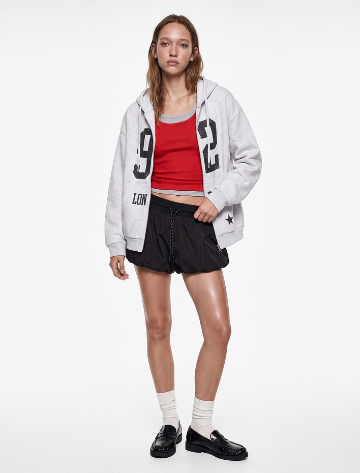  Şardonlu Uzun Kollu Kapüşonlu Fermuarlı Kanguru Cepli Baskılı Oversize Sweatshirt