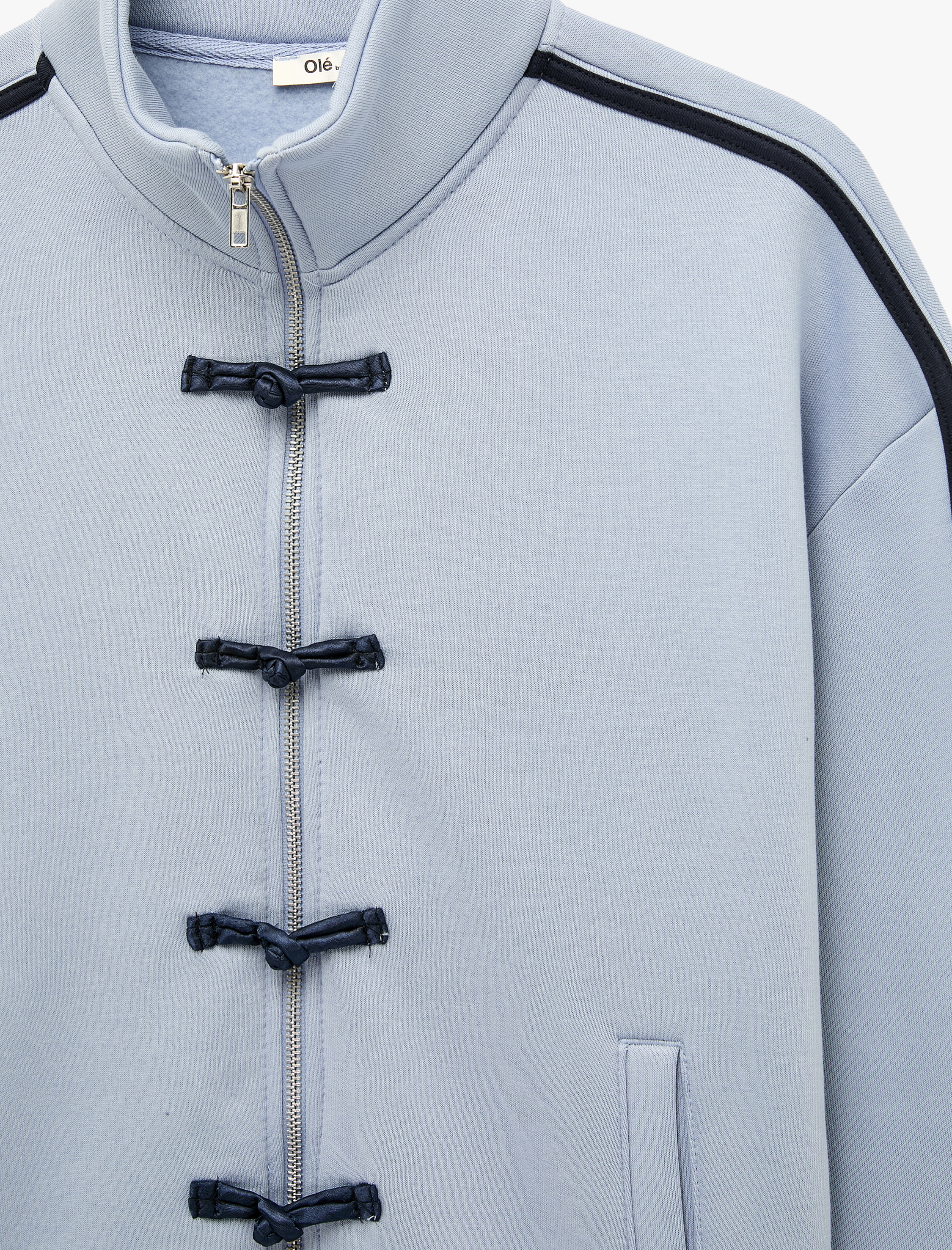   Şardonlu Rahat Kalıp Dik Yaka Fermuarlı Kurbağa Kapama Düğmeli Uzun Kollu Sweatshirt