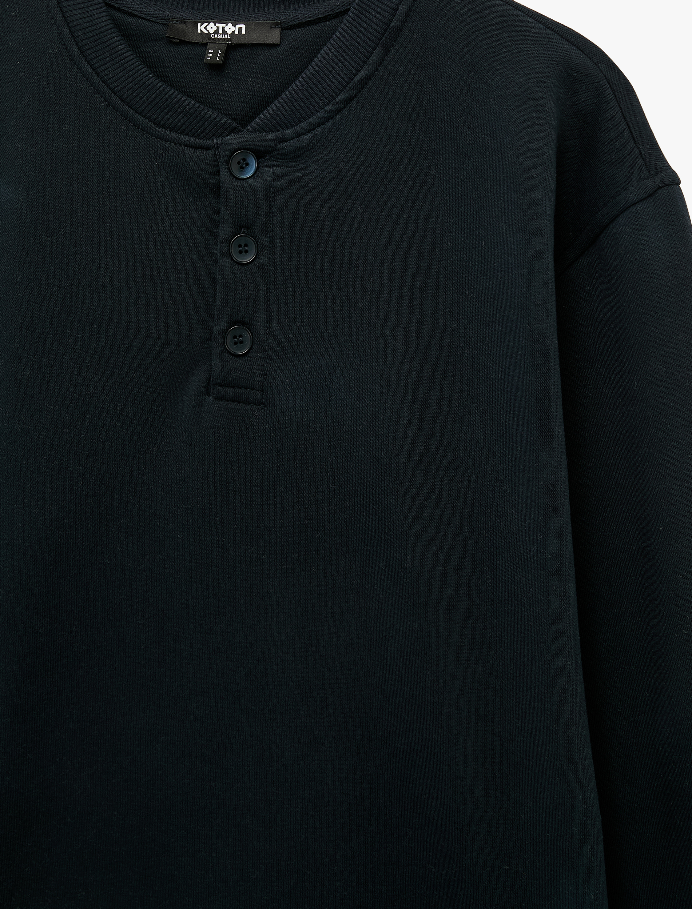   Uzun Kollu Üç İplik Şardonlu Düğme Detaylı Henley Yaka Sweatshirt