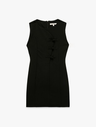 Slim Fit Düğmeli Kurbağa Kapama Bisiklet Yaka Kolsuz Krep Mini Elbise