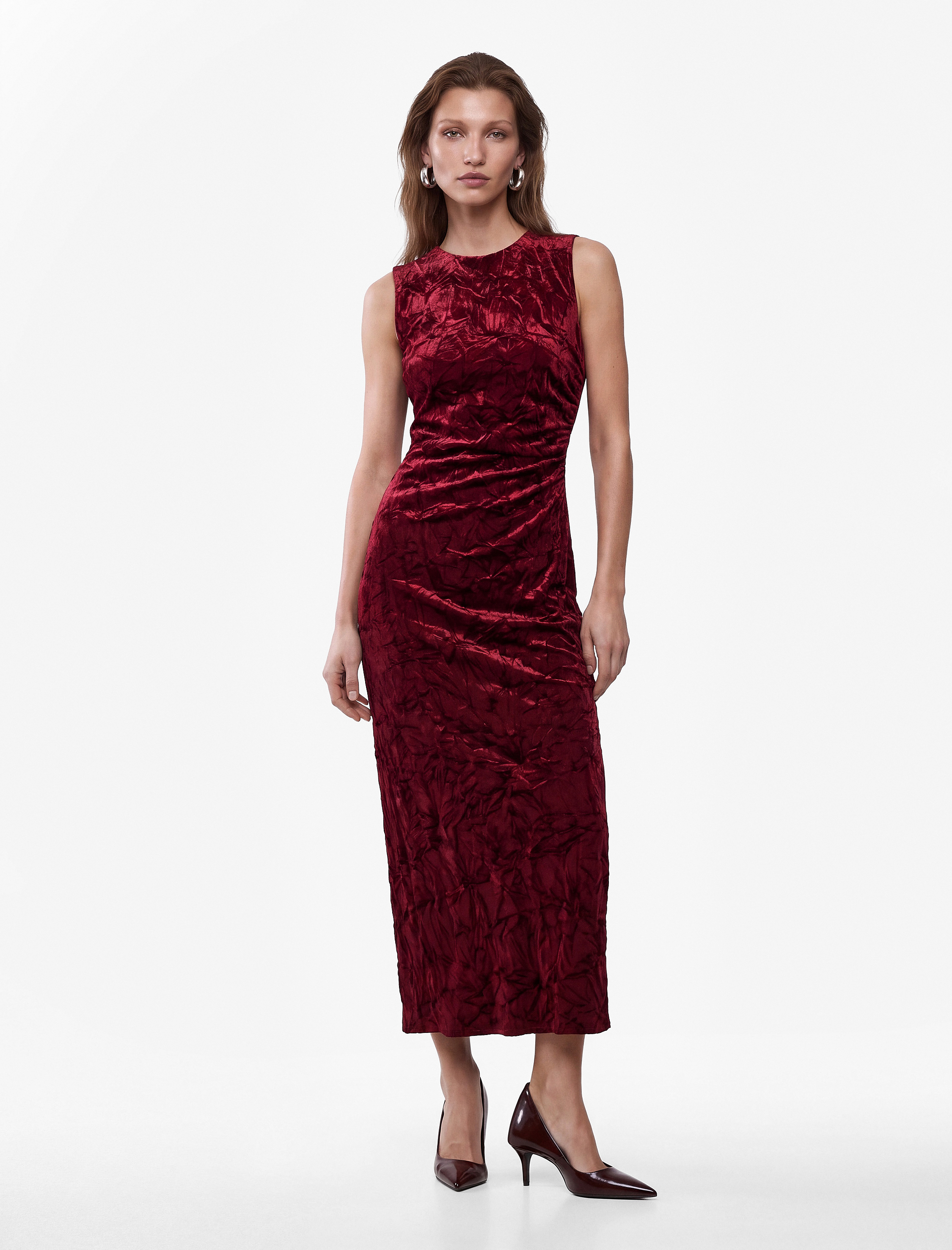 Koton Slim Fit Bisiklet Yaka Drapeli Kolsuz Dokulu Kadife Midi Elbise