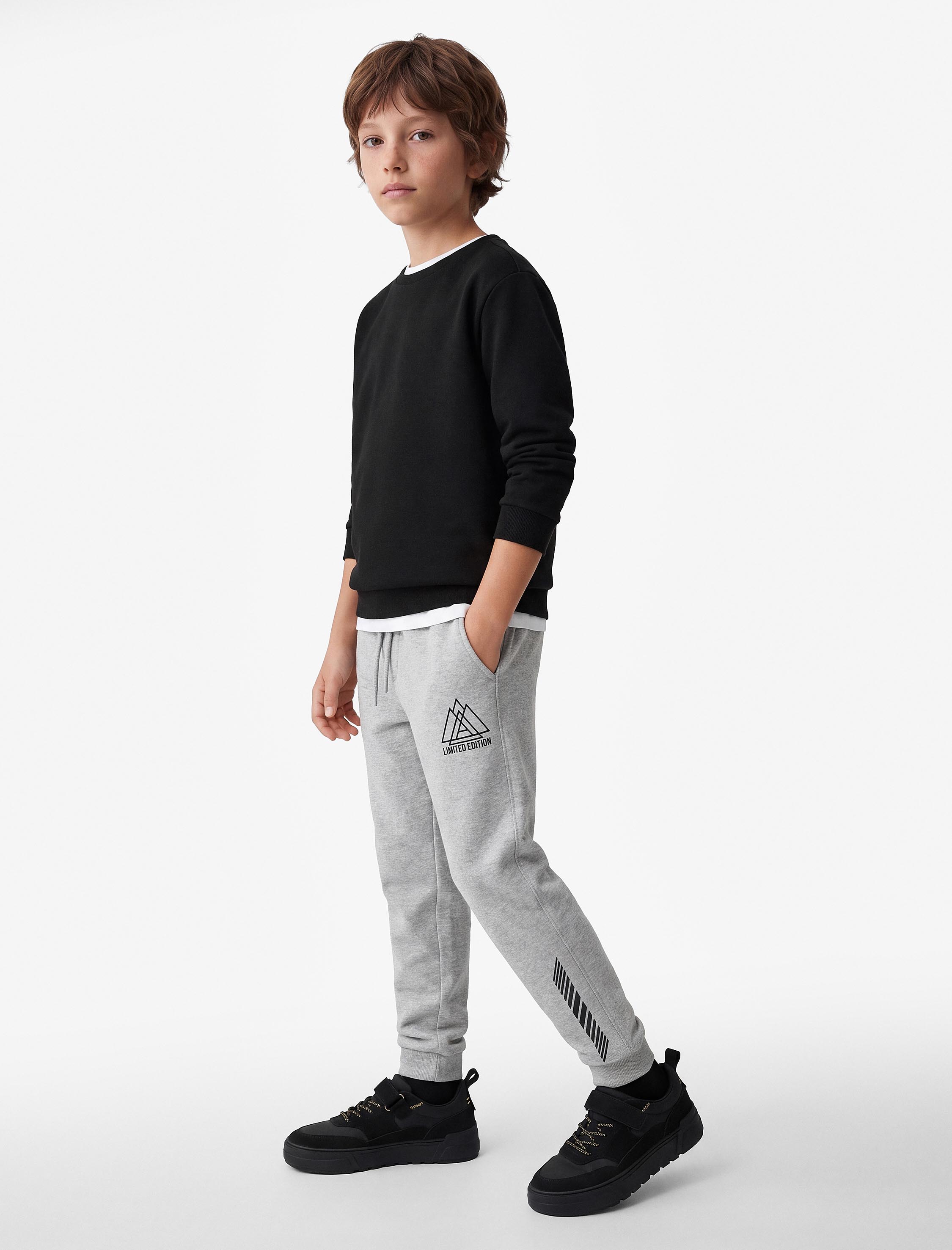  Erkek Çocuk Beli Lastikli Şardonlu Baskılı Cepli Jogger Okul Eşofman Altı