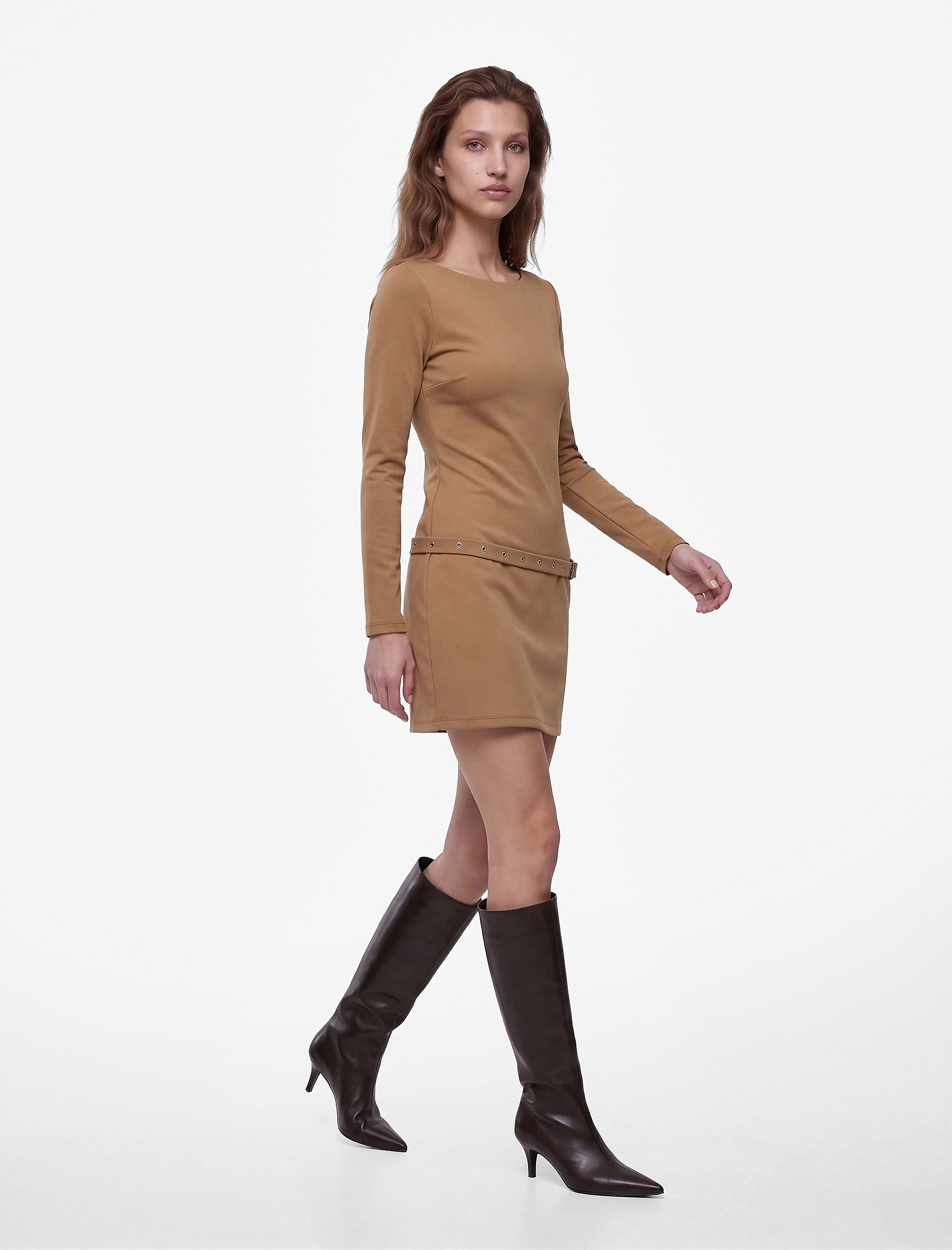 Koton Slim Fit Uzun Kollu Sırt Detaylı Kemerli Kayık Yaka Düşük Bel Mini Elbise görsel 3