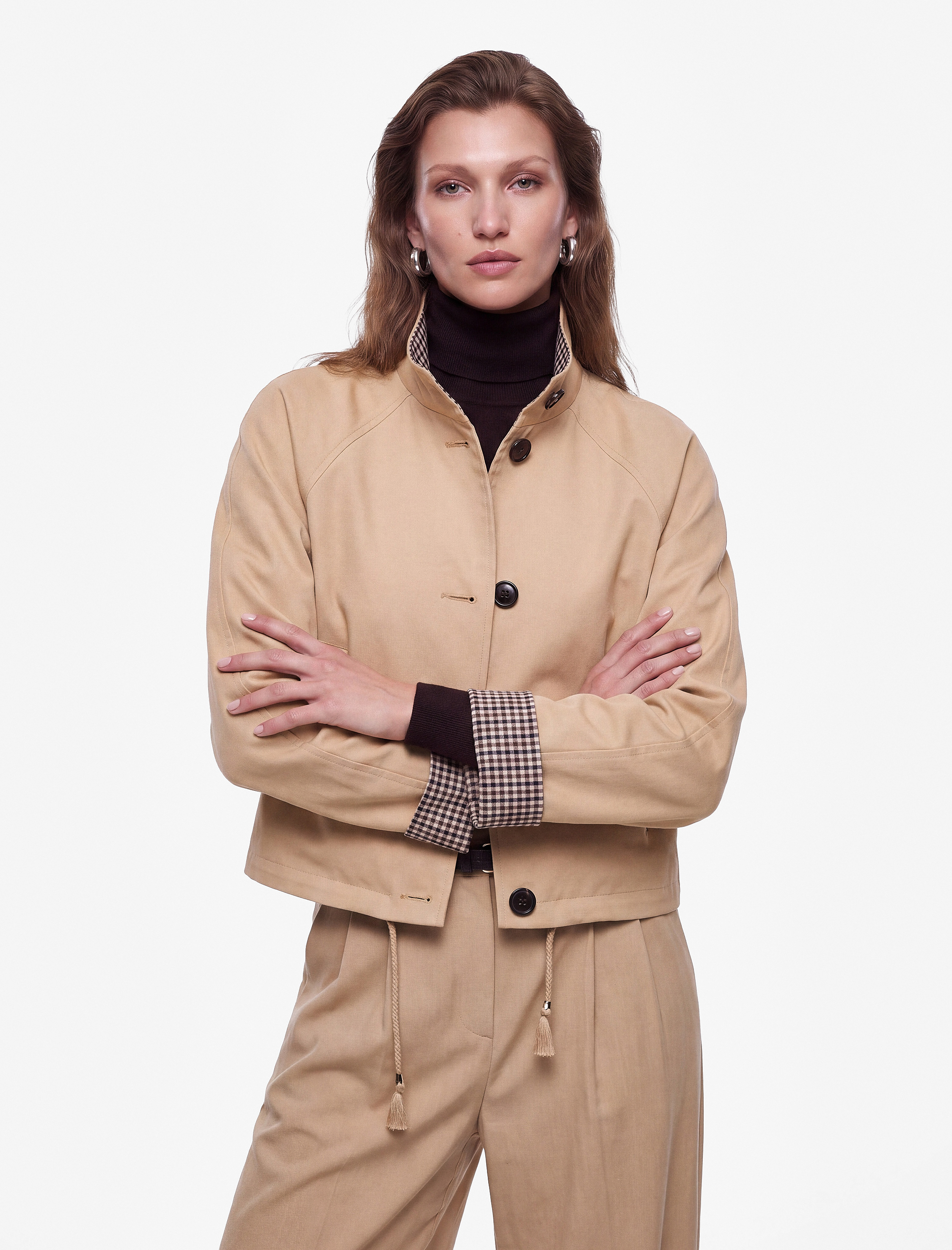 Koton Uzun Kollu Düğmeli Ekose Astarlı Oversize Gabardin Dik Yaka Kısa Trençkot görsel 3