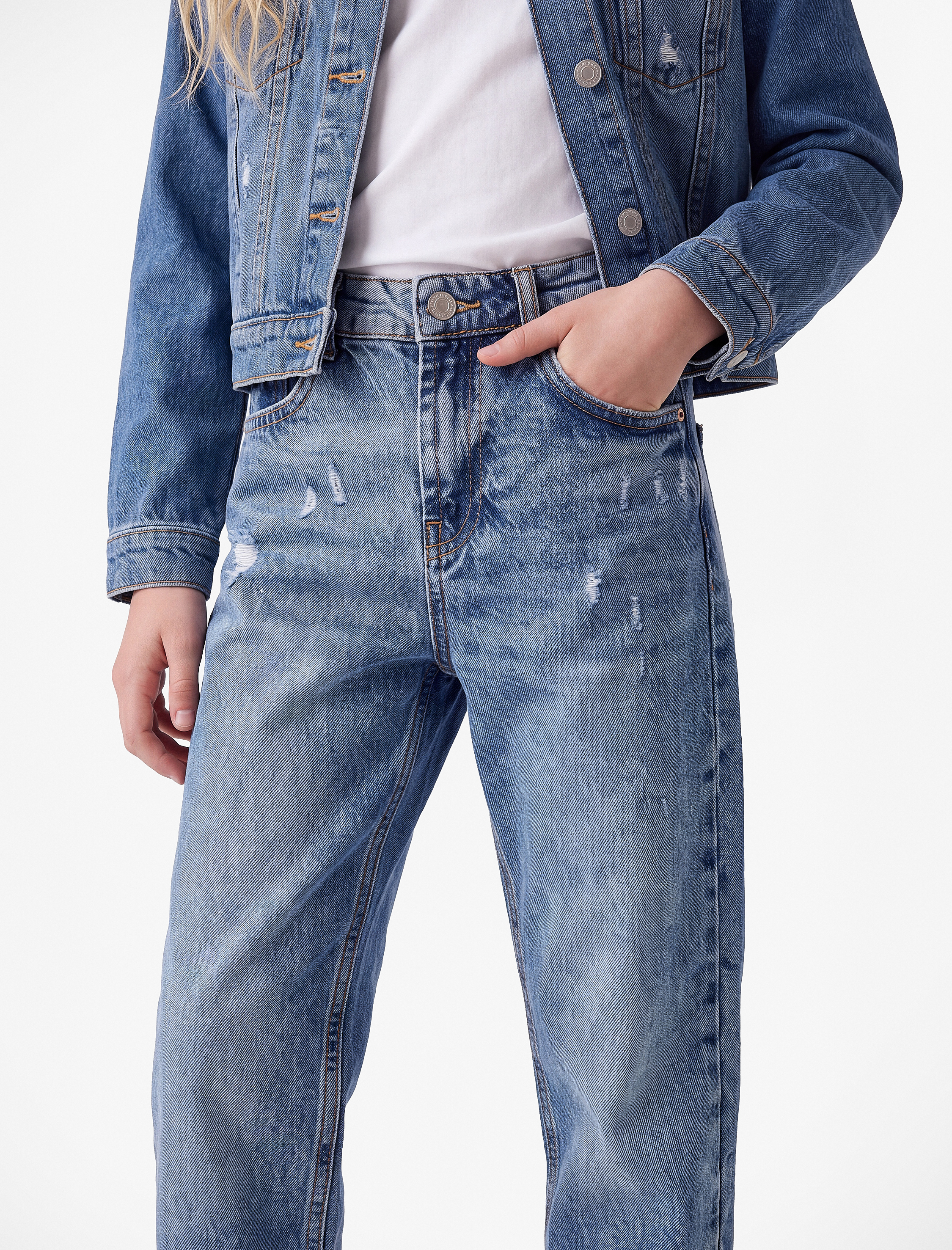  Kız Çocuk Cep Detaylı Yıpratılmış Detaylı Mom Fit Pamuklu Denim Pantolon