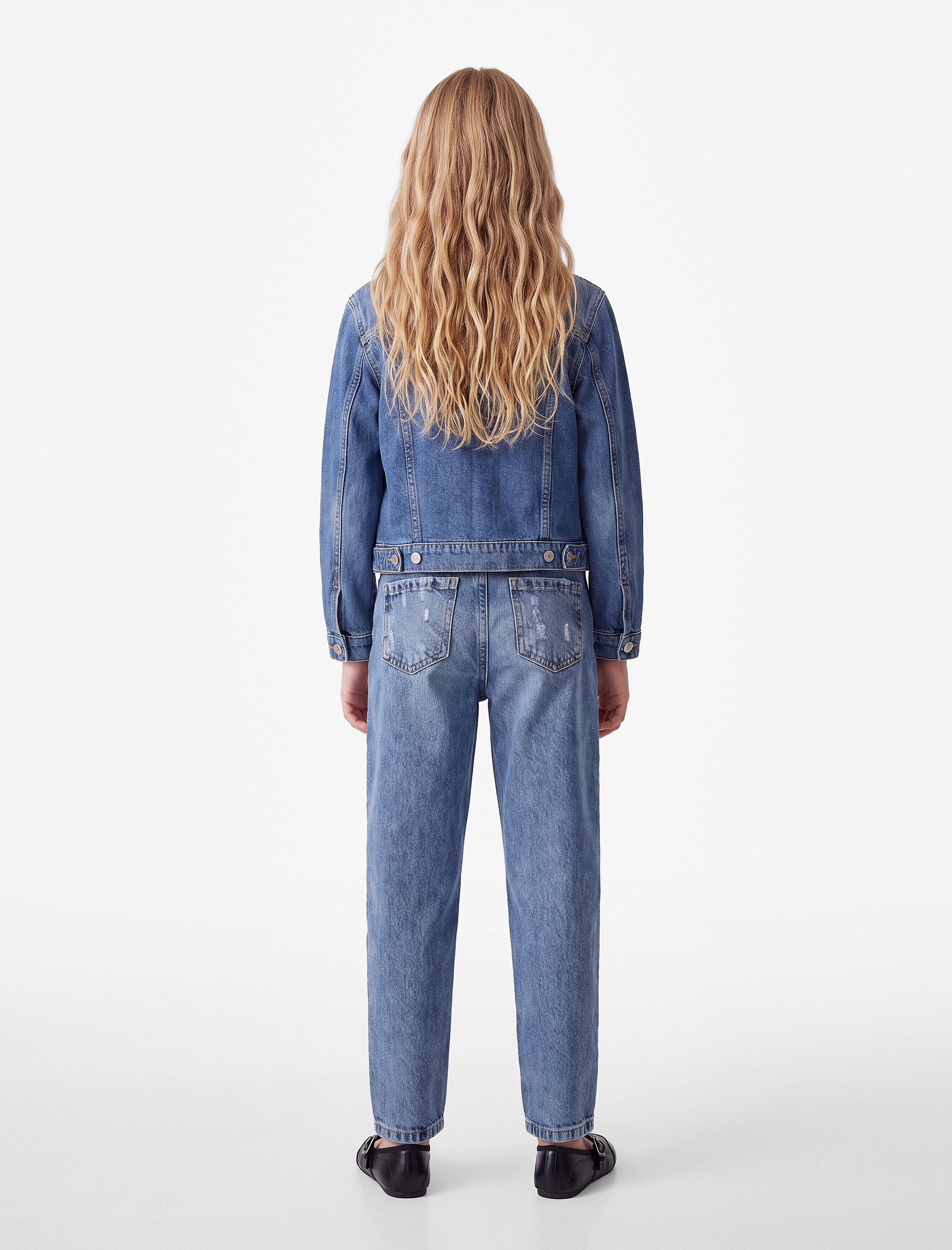  Kız Çocuk Cep Detaylı Yıpratılmış Detaylı Mom Fit Pamuklu Denim Pantolon