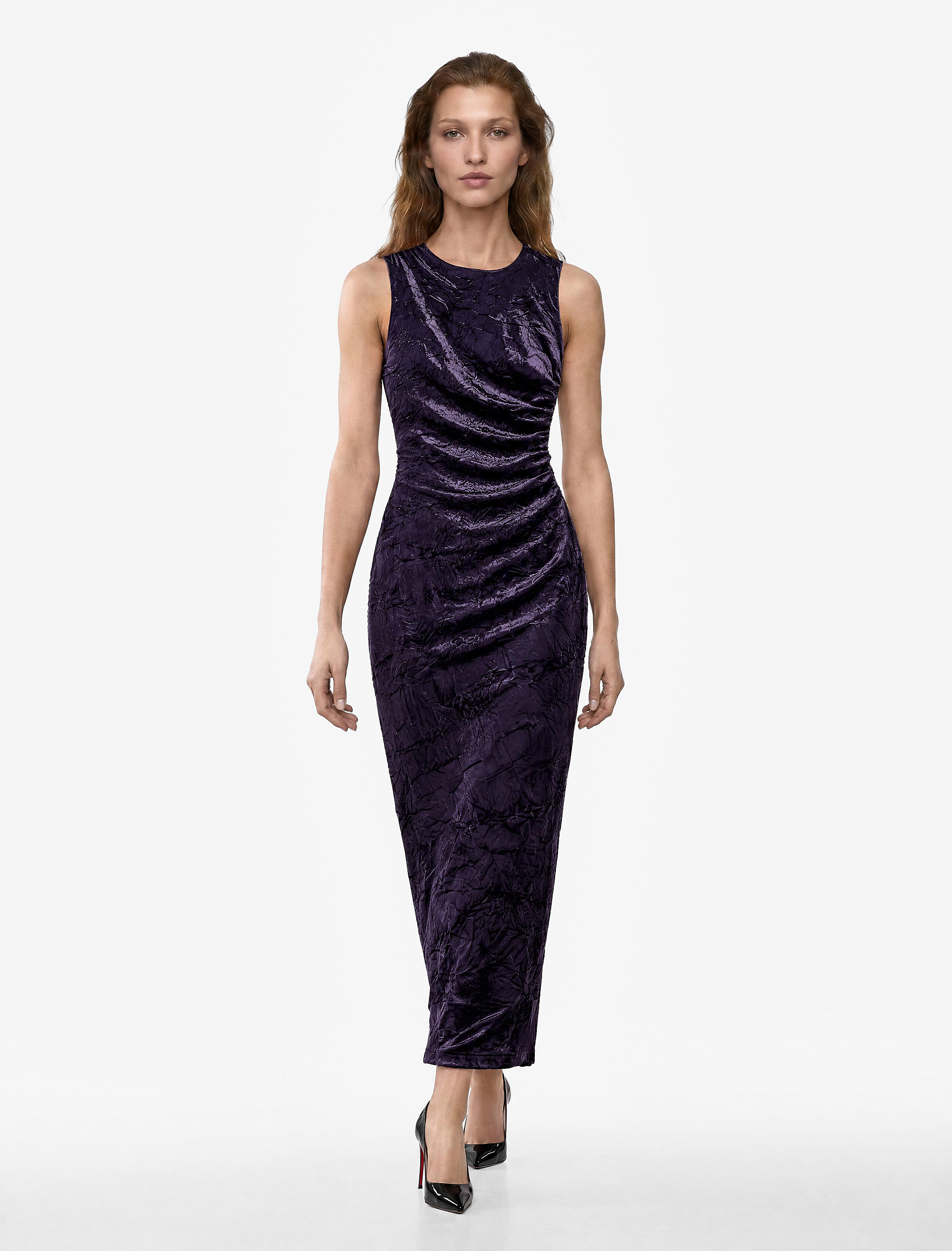 Koton Slim Fit Bisiklet Yaka Drapeli Kolsuz Dokulu Kadife Midi Elbise
