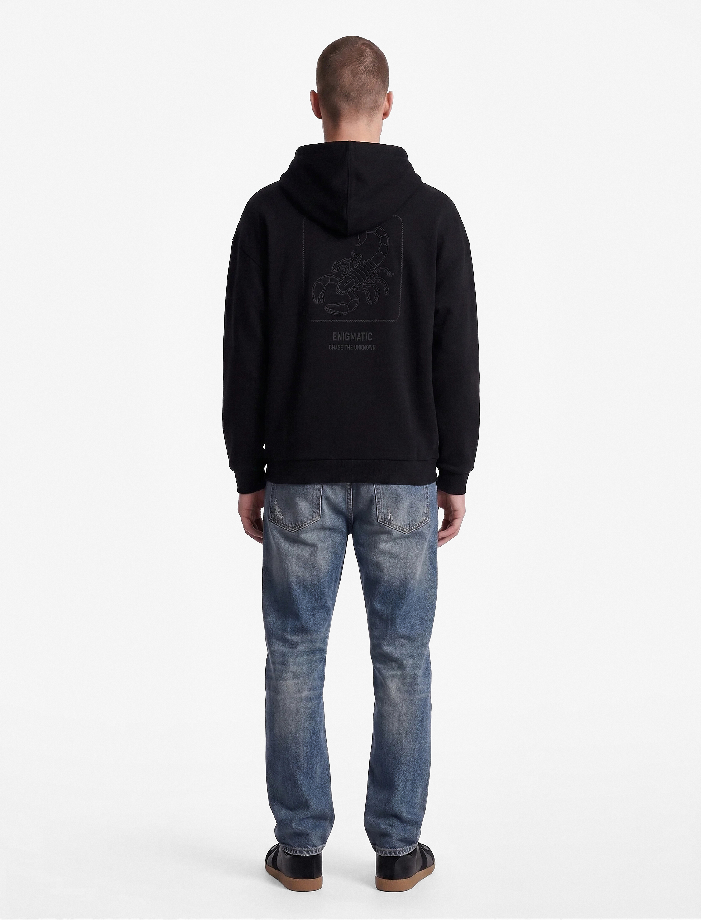 Koton Uzun Kollu Üç İplik Şardonlu Rahat Kalıp Kanguru Cepli Kapşonlu Baskılı Sweatshirt görsel 4