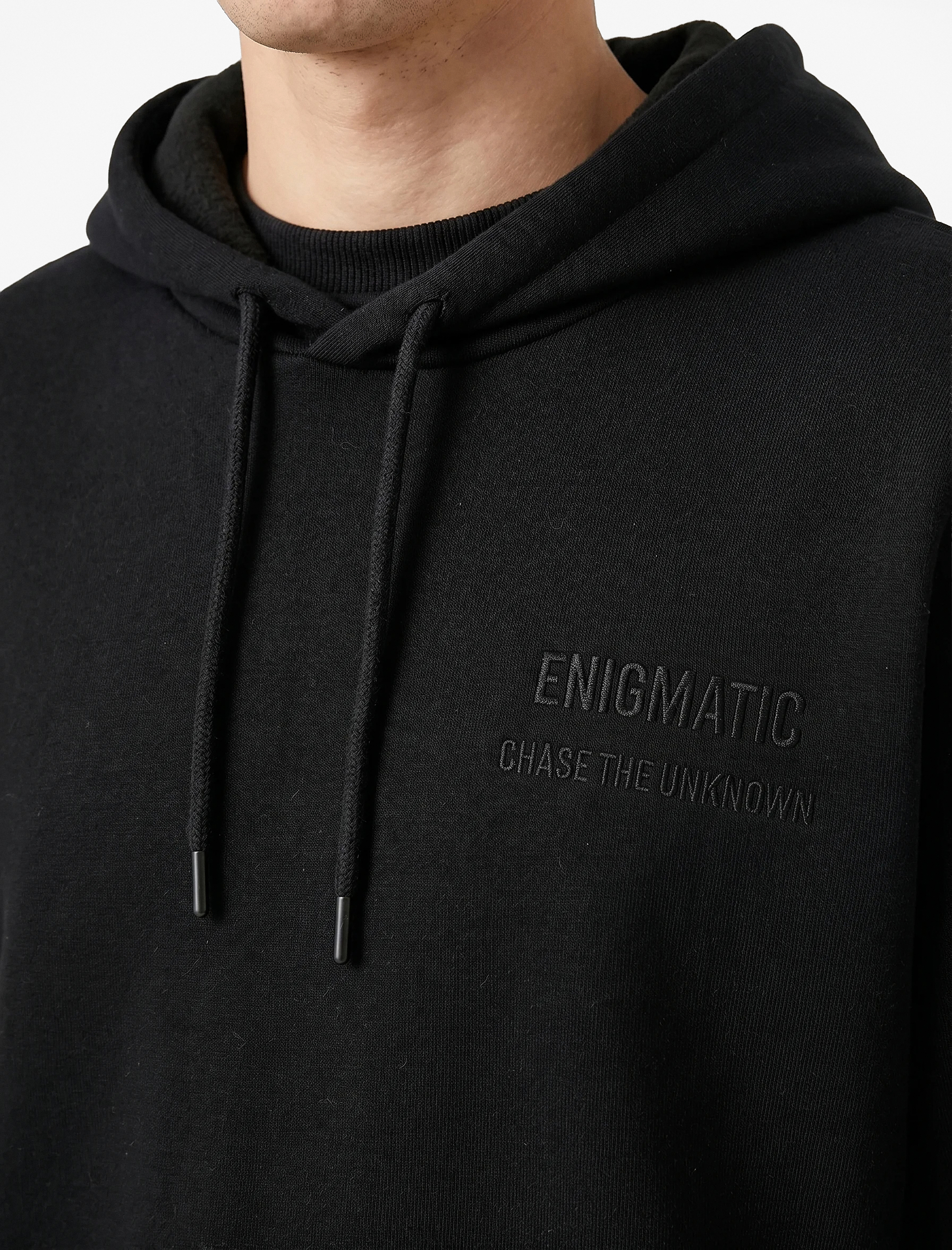 Koton Uzun Kollu Üç İplik Şardonlu Rahat Kalıp Kanguru Cepli Kapşonlu Baskılı Sweatshirt görsel 5