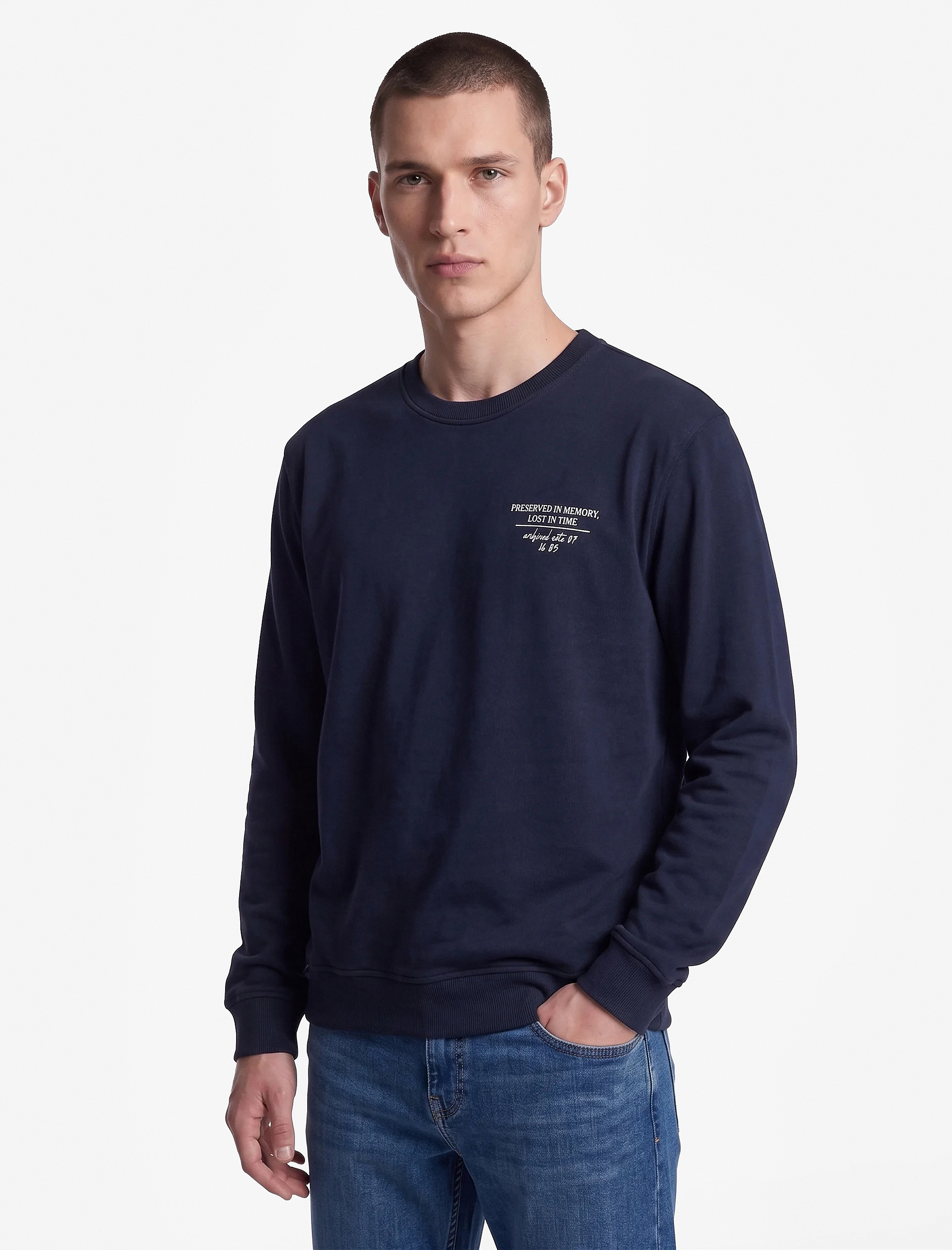 Koton Uzun Kollu Rahat Kalıp Üç İplik Şardonlu Pamuklu Bisiklet Yaka Arkası Baskılı Sweatshirt görsel 2