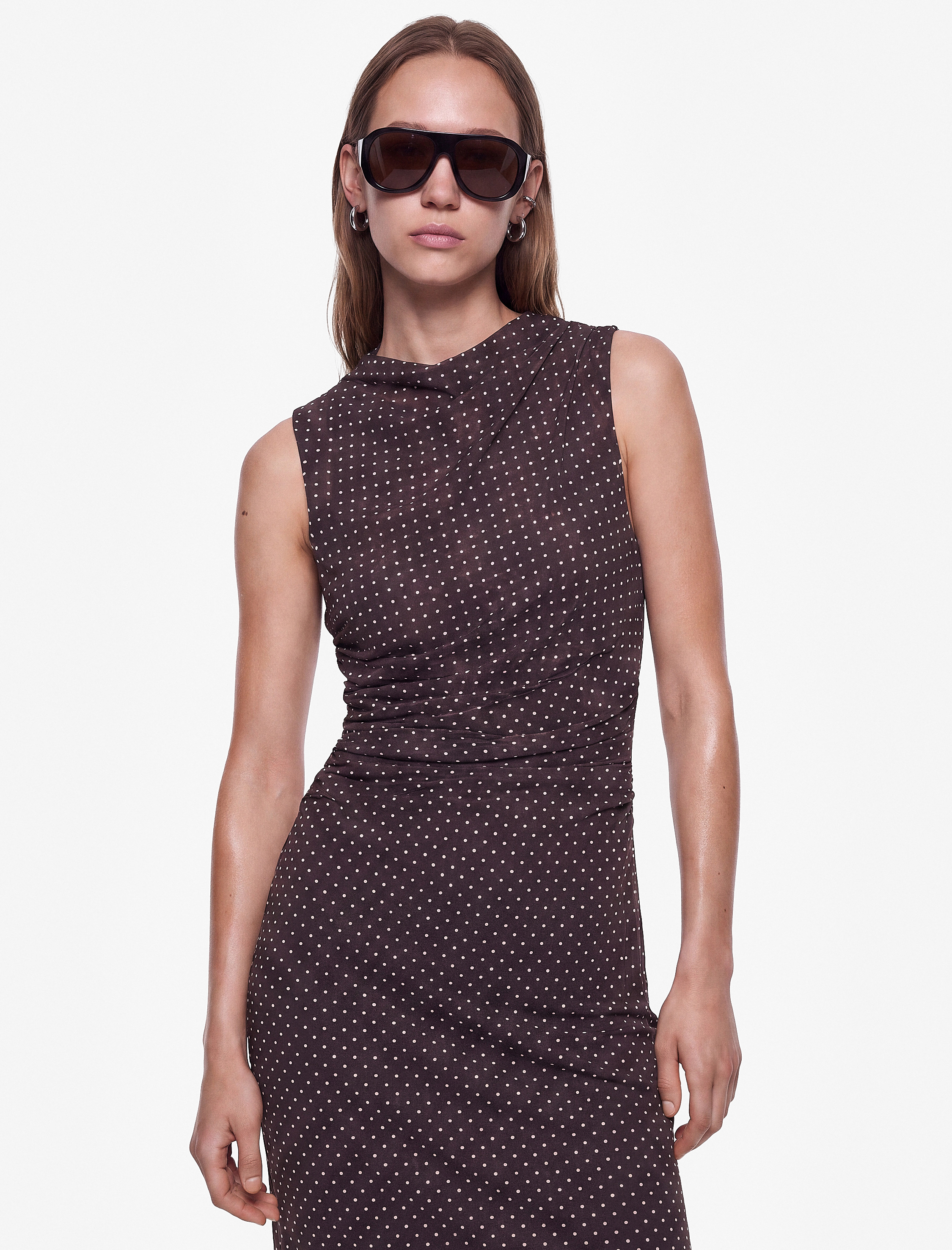 Koton Slim Fit Bisiklet Yaka Kolsuz Drapeli Puantiyeli Uzun Tül Elbise görsel 3