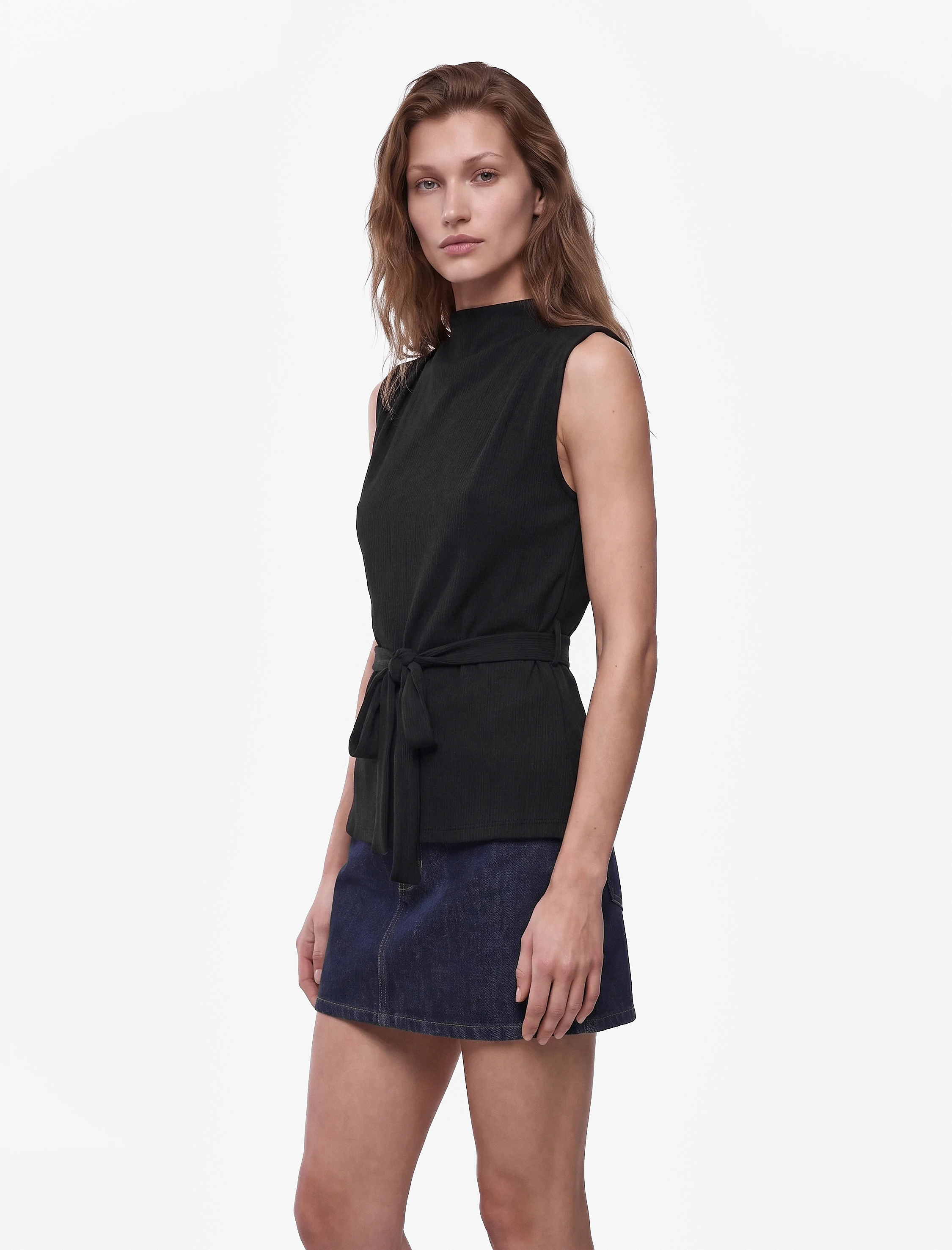 Koton Slim Fit Bağlama Detaylı Dik Yaka Kolsuz Likralı Bluz görsel 2