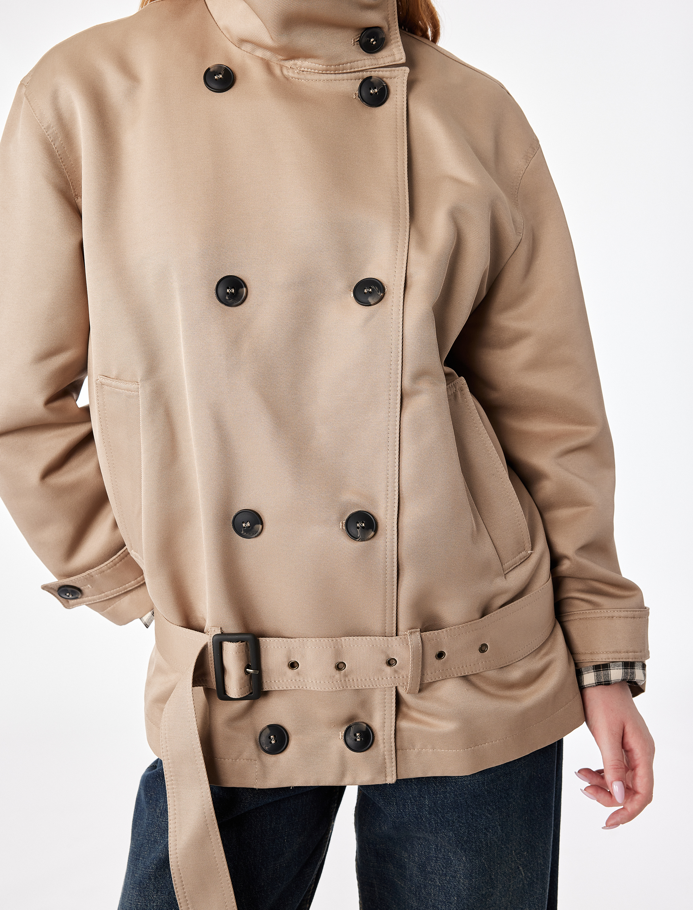 Koton Uzun Kollu Cepli Kemerli Düğmeli Kruvaze Dik Yaka Gabardin Kısa Oversize Trençkot görsel 5