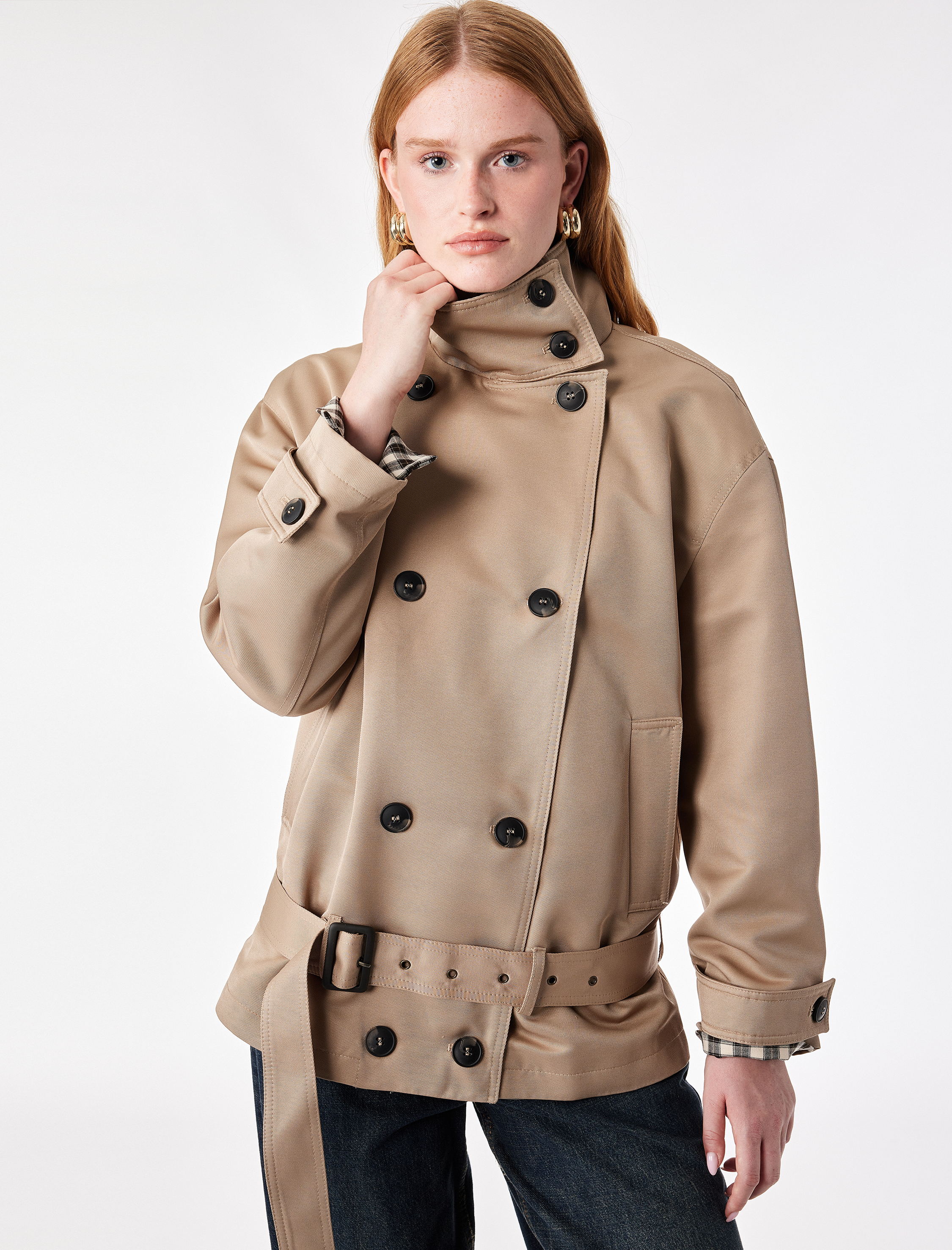 Koton Uzun Kollu Cepli Kemerli Düğmeli Kruvaze Dik Yaka Gabardin Kısa Oversize Trençkot görsel 2