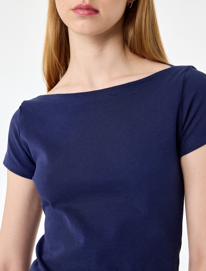  Pamuklu Slim Fit Kayık Yaka Kısa Kollu Basic Tişört