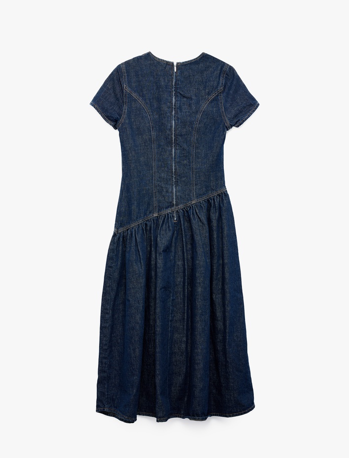  Rahat Kalıp Pamuklu Bisiklet Yaka Kısa Kollu Asimetrik Kesim Midi Denim Elbise