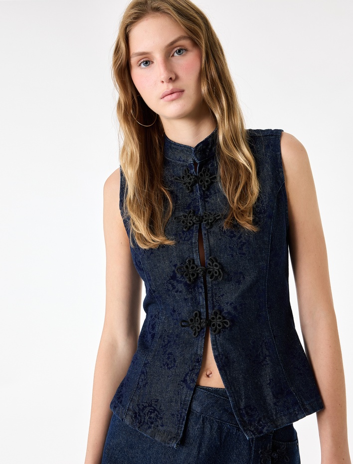  Kolsuz Baskılı Mandarin Qipao Yaka Süslü Düğmeli Denim Yelek