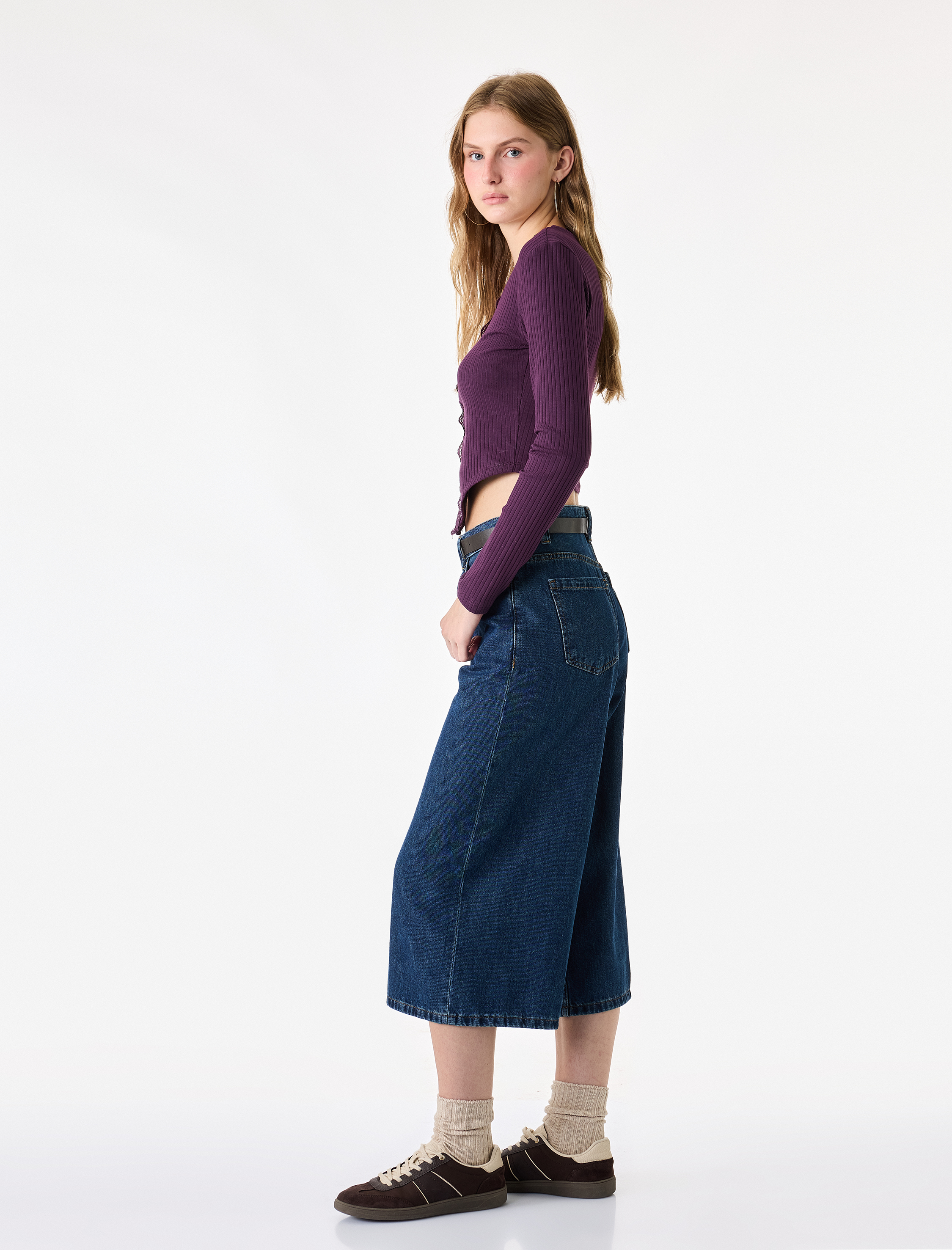   Slim Fit Kaşkorse Dantel Detaylı V Yaka Uzun Kollu Tişört
