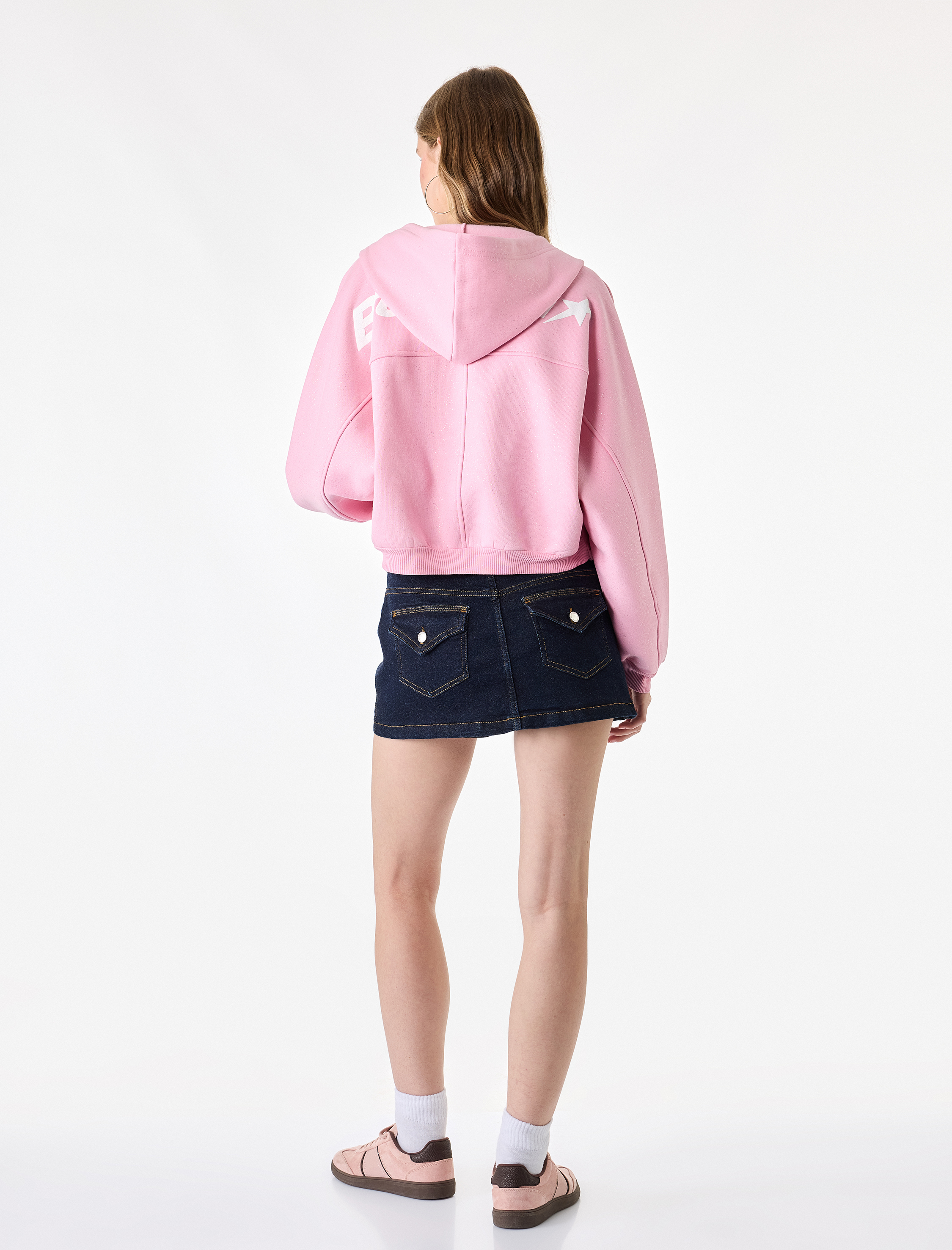   Şardonlu Arkası Baskılı Cepli Simli Kapüşonlu Fermuarlı Crop Dansçı Sweatshirt