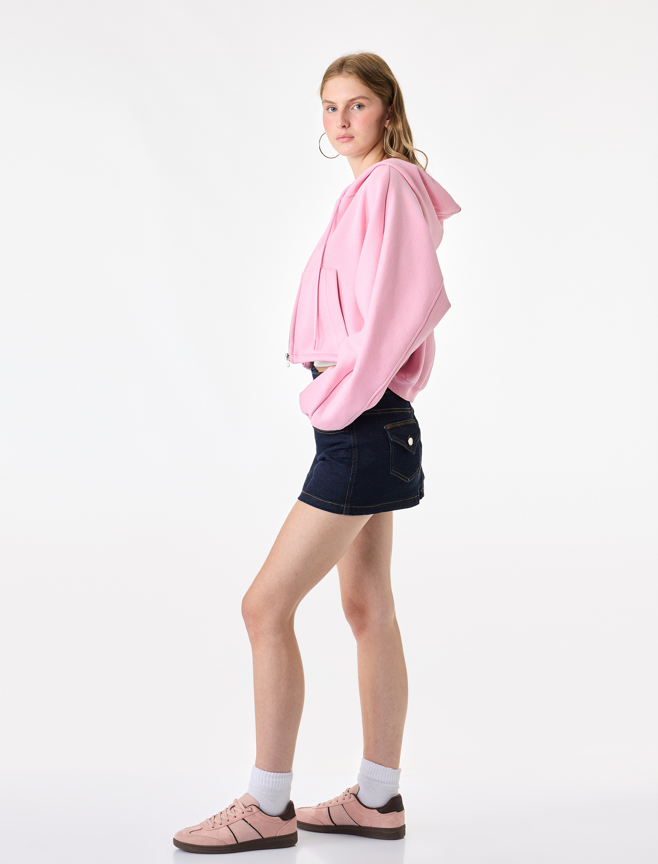   Şardonlu Arkası Baskılı Cepli Simli Kapüşonlu Fermuarlı Crop Dansçı Sweatshirt