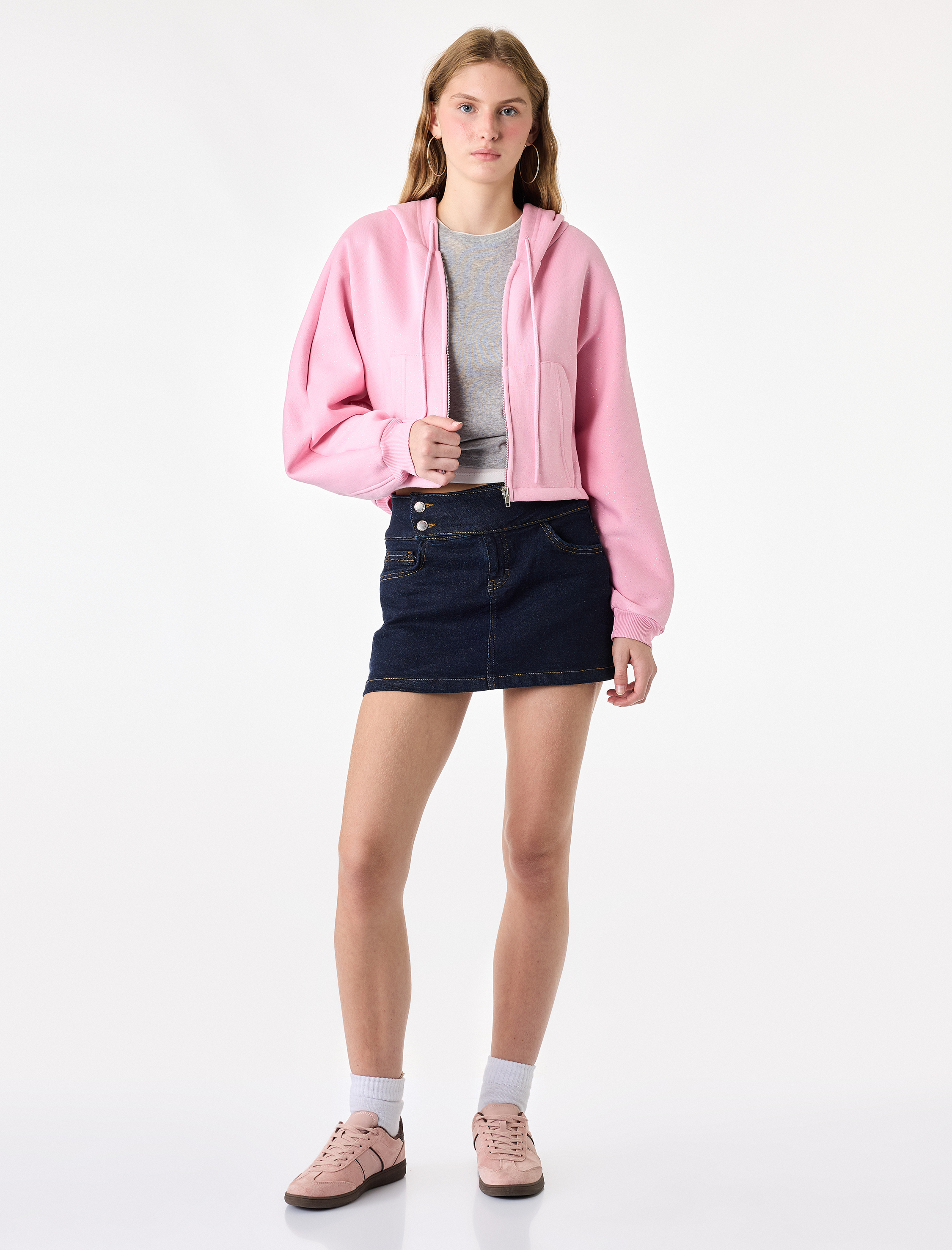   Şardonlu Arkası Baskılı Cepli Simli Kapüşonlu Fermuarlı Crop Dansçı Sweatshirt
