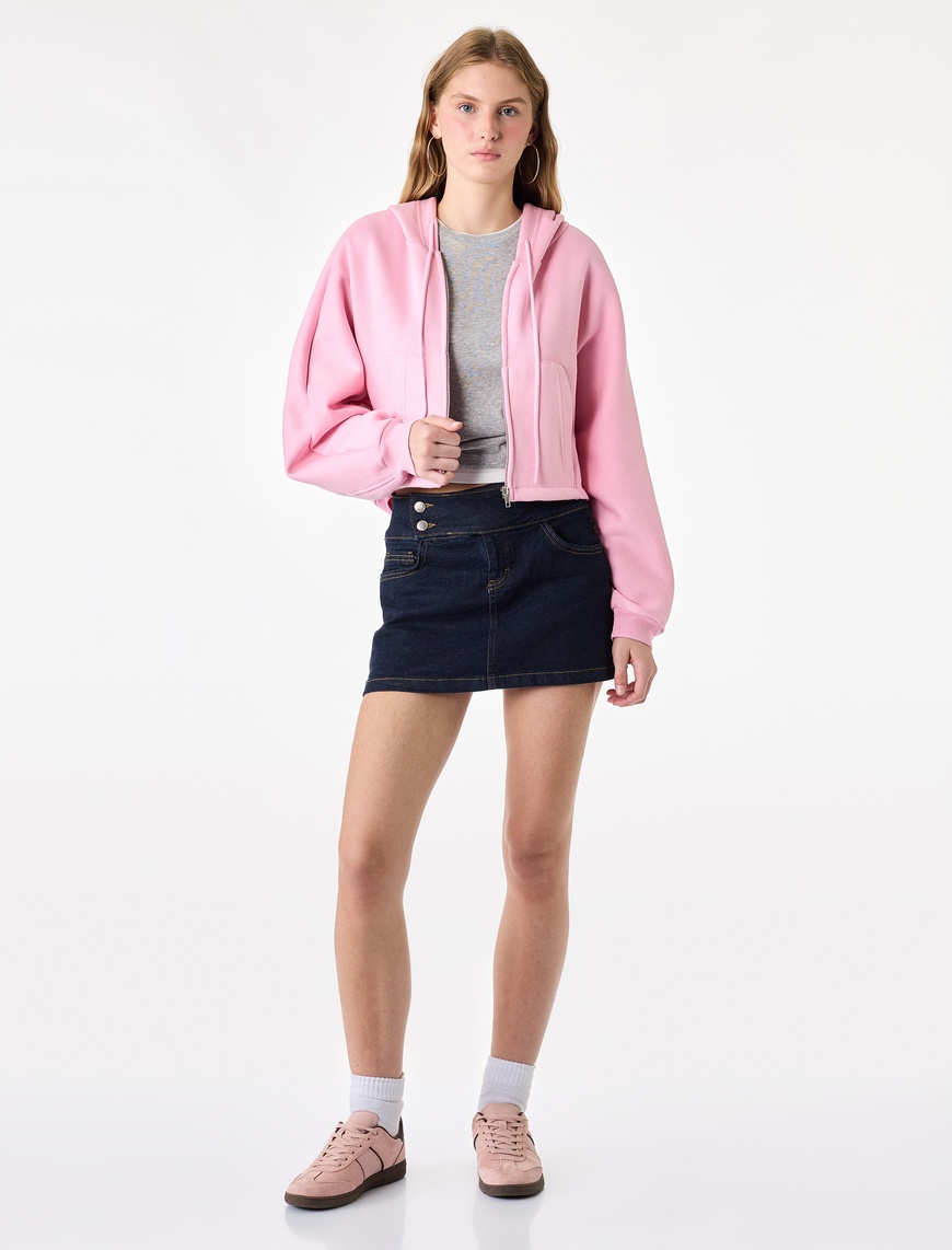 Pembe Kapüşonlu Crop Sweatshirt Fermuarlı Arkası Baskılı Cepli