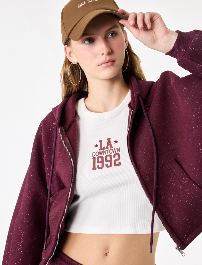  Simli Uzun Kollu Kapüşonlu Şardonlu Arkası Baskılı Crop Sweatshirt