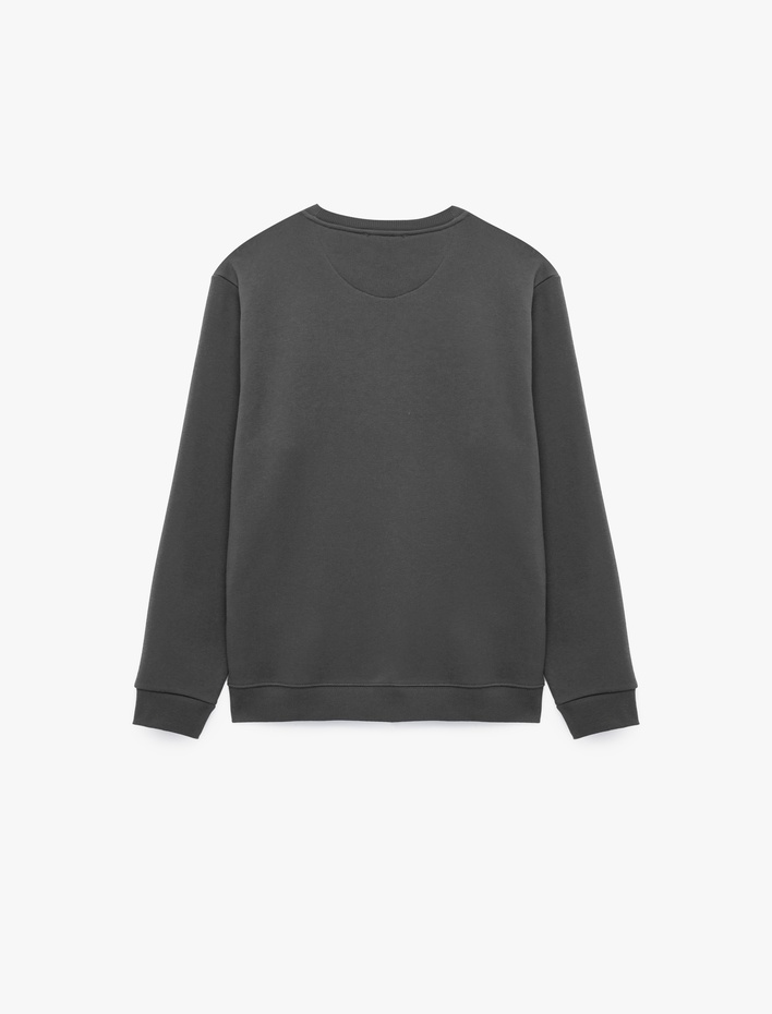  Üç İplik Şardonlu Rahat Kalıp Bisiklet Yaka Yıkamalı Baskılı Sweatshirt