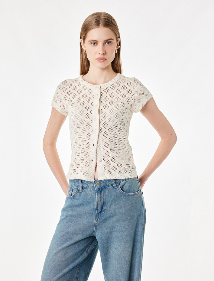 Slim Fit Pamuklu Bisiklet Yaka Kısa Kollu Ajurlu Düğmeli Hırka