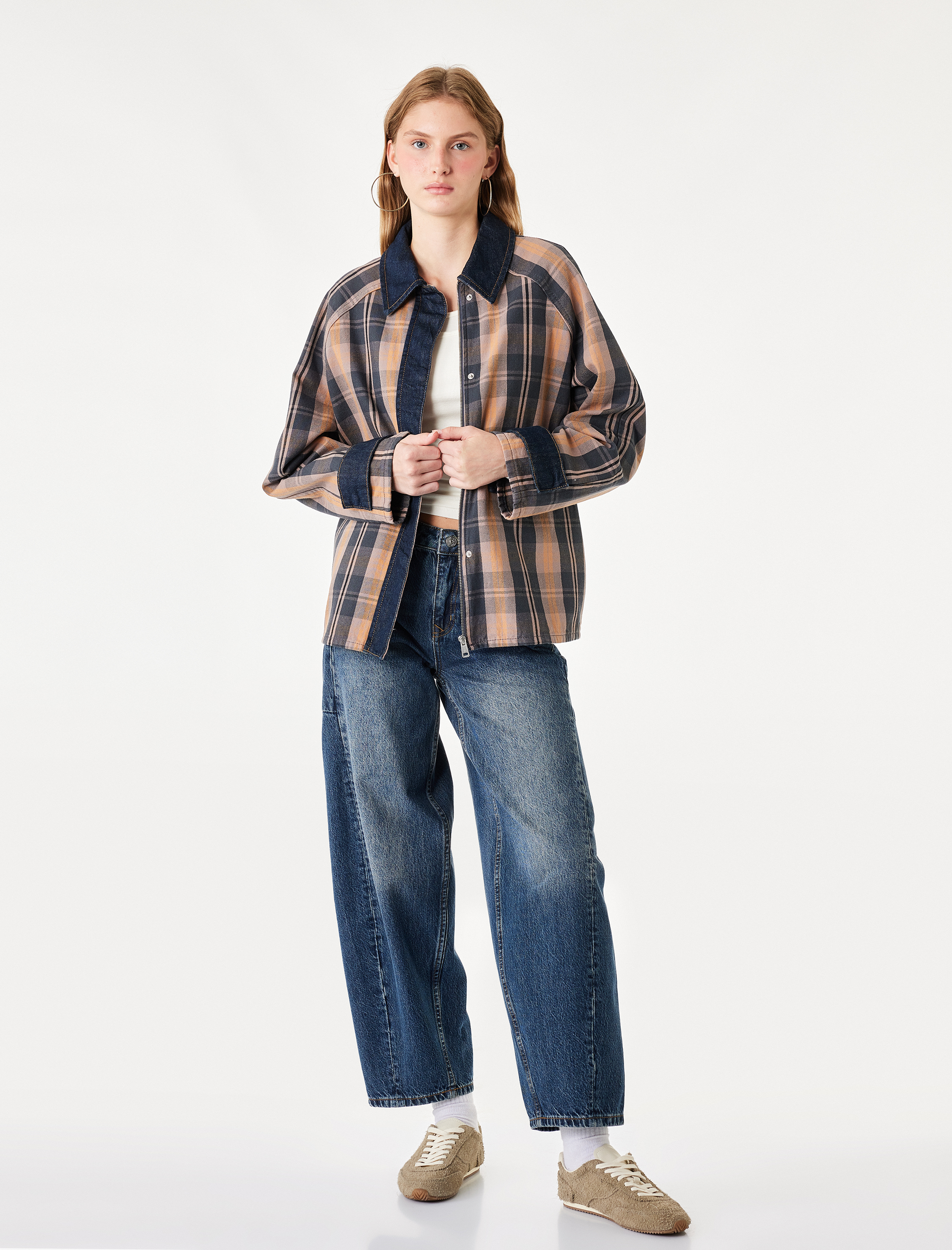   Koton X Selected by Melis Ağazat - Cepli Normal Bel Pamuklu Rahat Kalıp Barrel Denim Pantolon