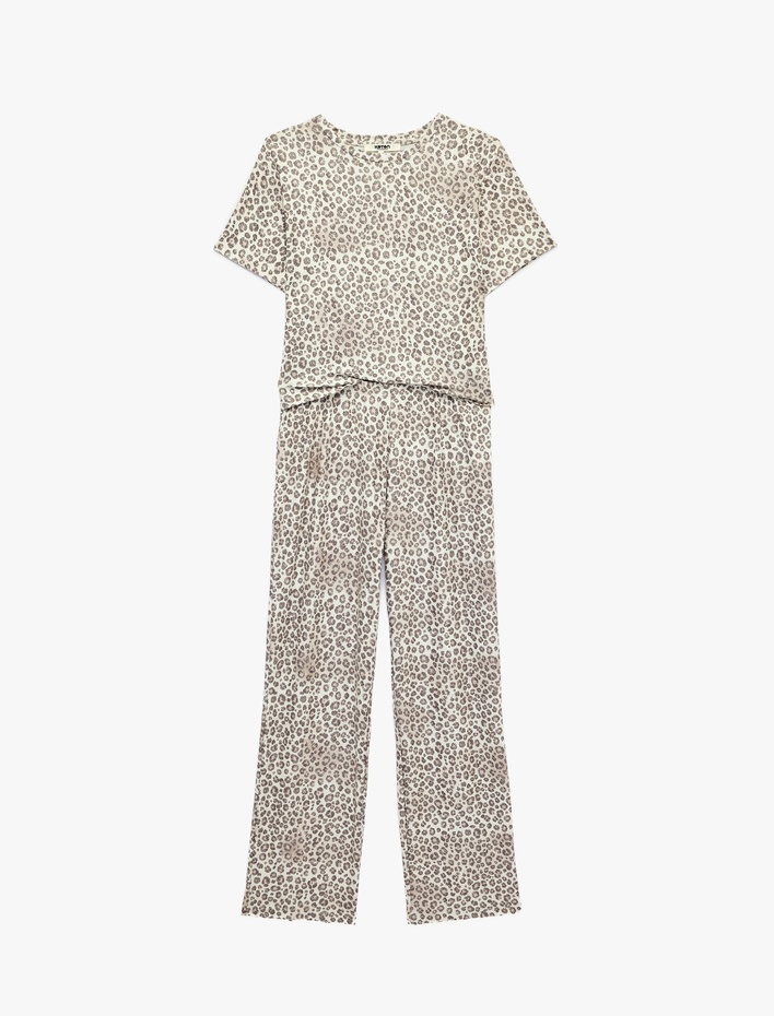  Leopar Desenli Kısa Kollu Pijama Takımı