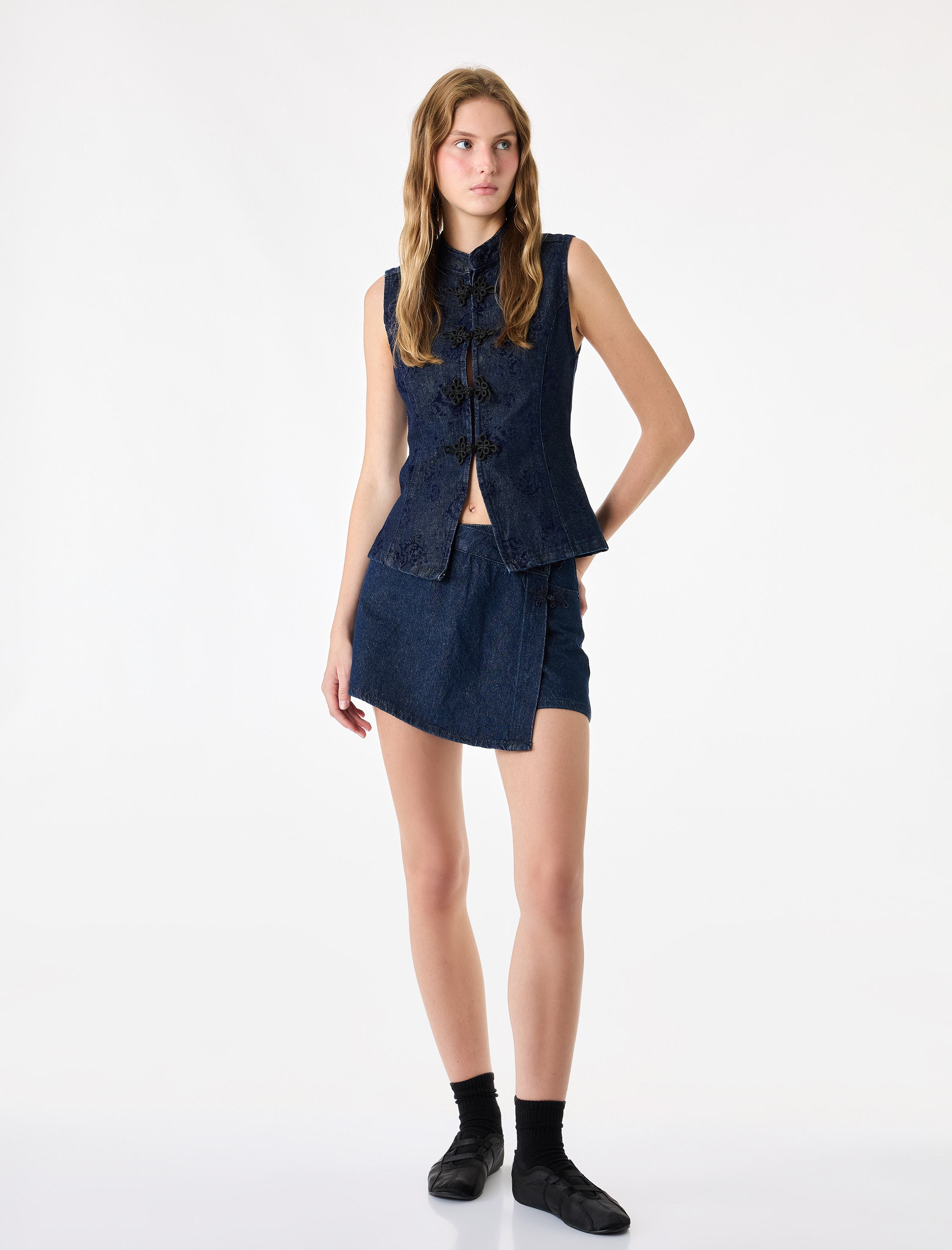   Kolsuz Baskılı Mandarin Qipao Yaka Süslü Düğmeli Denim Yelek