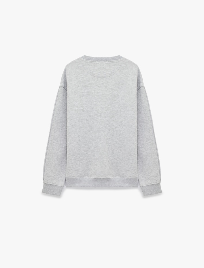  Şardonlu Rahat Kalıp Dikiş Detaylı Uzun Kollu Nakışlı Sweatshirt