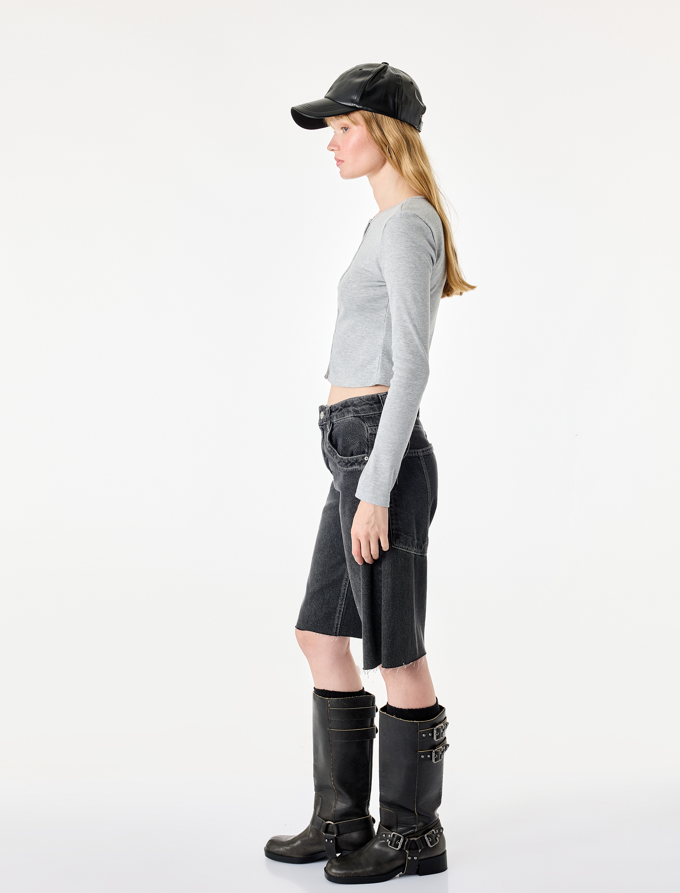   Slim Fit Pamuklu Uzun Kollu Düğmeli Bisiklet Yaka Basic Tişört