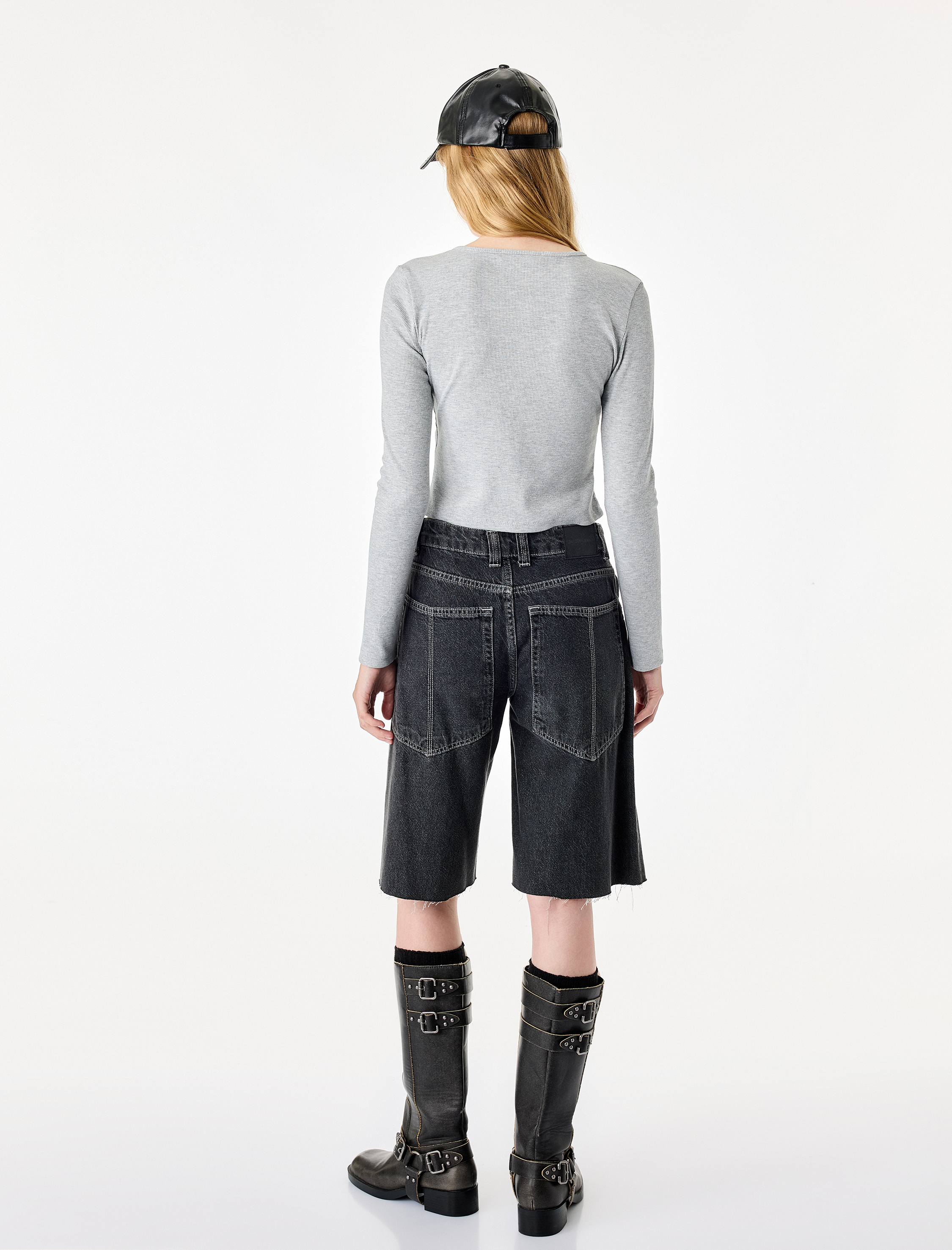   Slim Fit Pamuklu Uzun Kollu Düğmeli Bisiklet Yaka Basic Tişört
