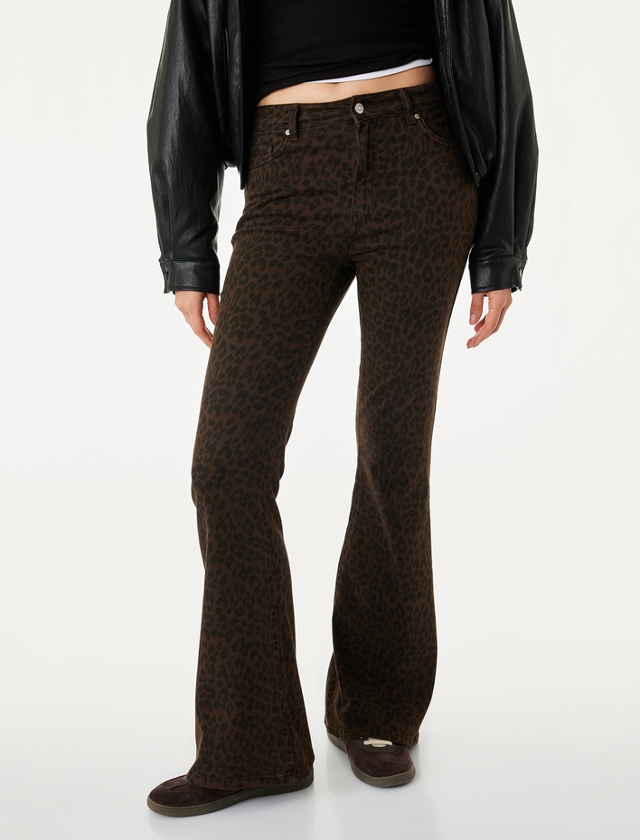  Yüksek Bel Dar Kesim Pamuklu İspanyol Paça Leopar Desenli Pantolon - Flare Jeans