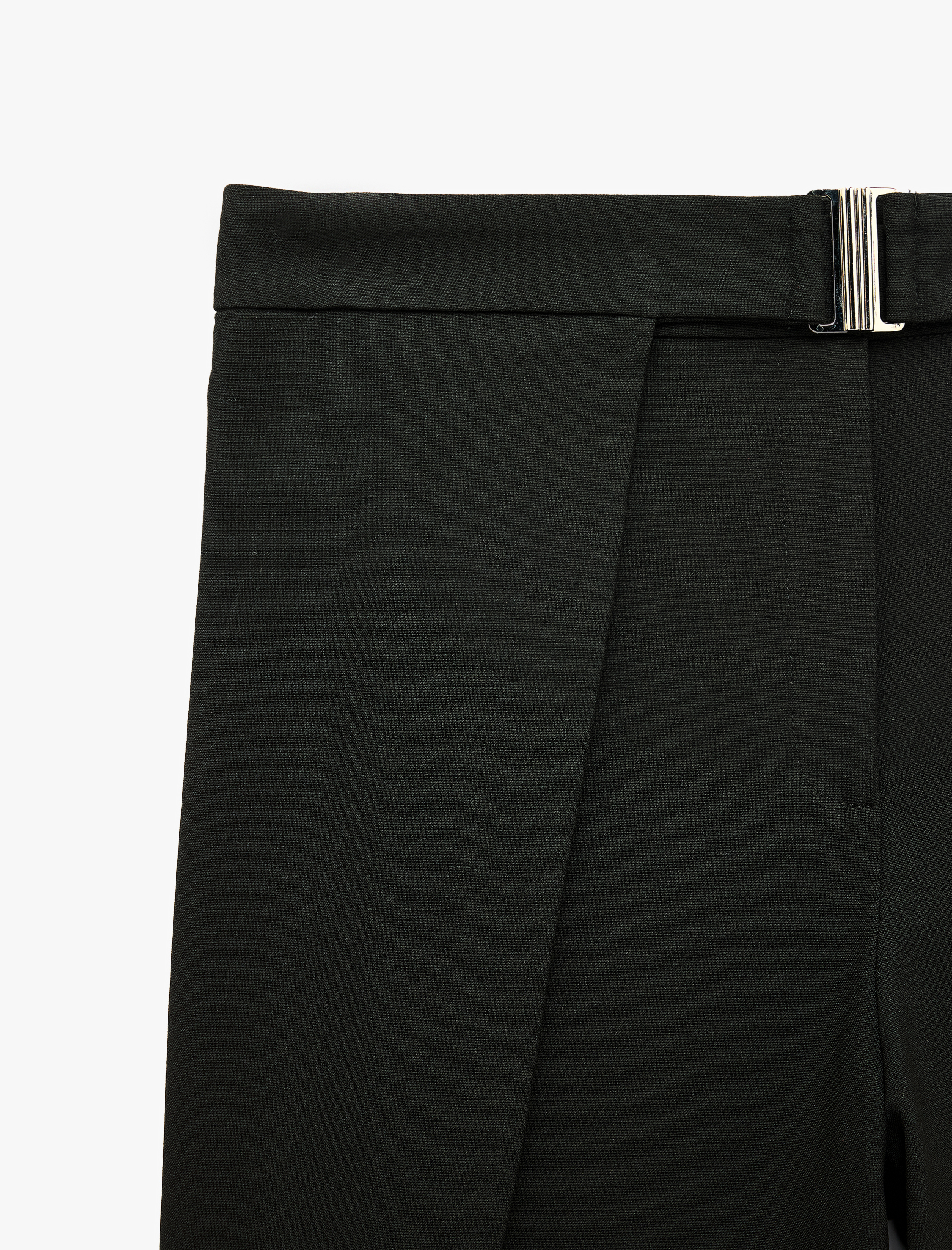   Yüksek Bel Cepli Metal Aksesuarlı Katmanlı Geniş Paça Kumaş Pantolon