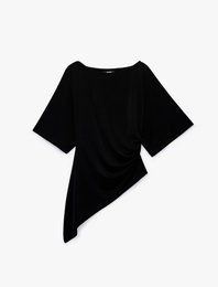 Slim Fit Asimetrik Kesim Kayık Yaka Drapeli Kısa Kollu Bluz