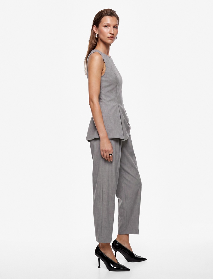  Bisiklet Yaka Kolsuz Asimetrik Pileli Peplum Bluz