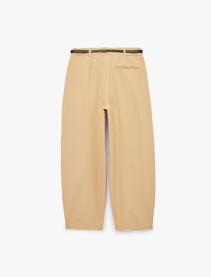  Kemerli Cepli Bol Kesim Pileli Gabardin Barrel Pantolon