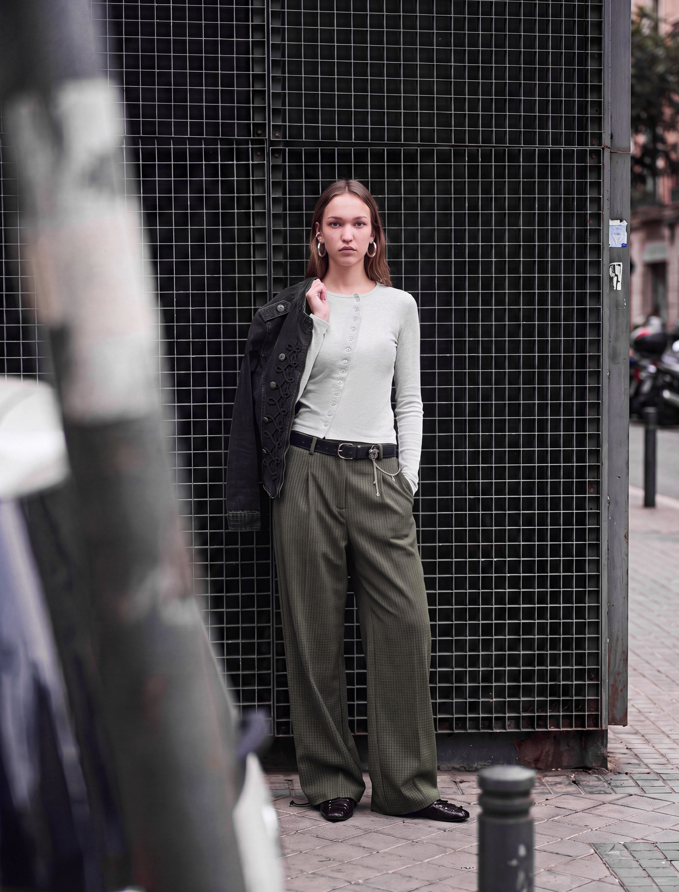   Slim Fit Pamuklu Bisiklet Yaka Asimetrik Düğmeli Uzun Kollu Tişört