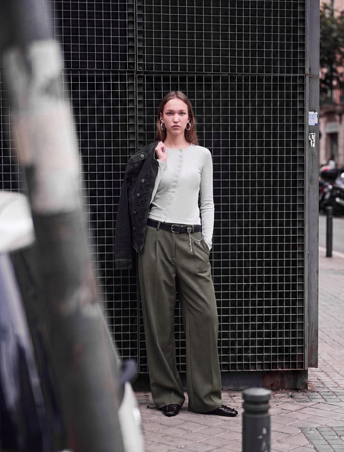  Slim Fit Pamuklu Bisiklet Yaka Asimetrik Düğmeli Uzun Kollu Tişört
