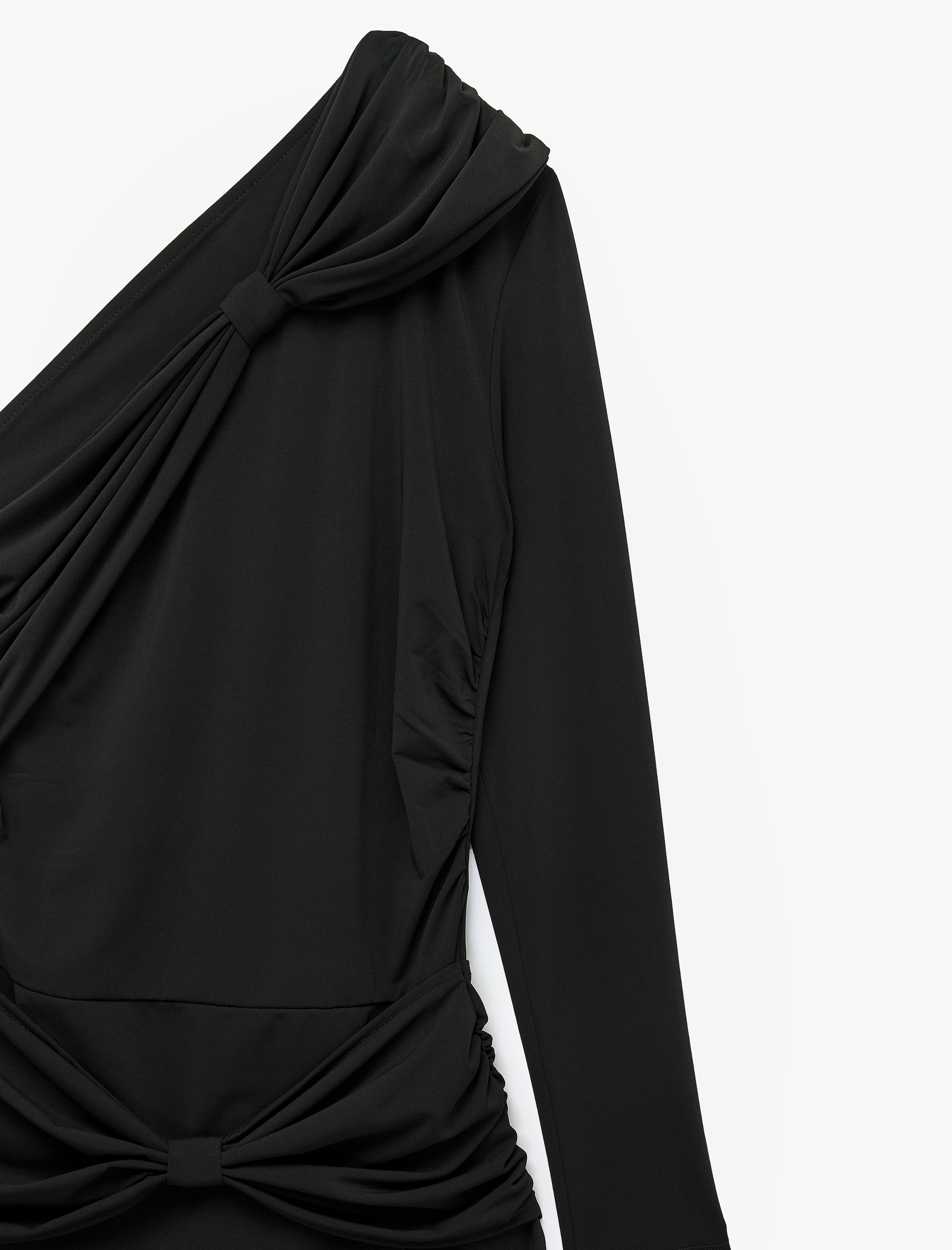   Fiyonklu Drapeli Slim Fit Asimetrik Yaka Tek Omuz Uzun Kollu Maxi Elbise