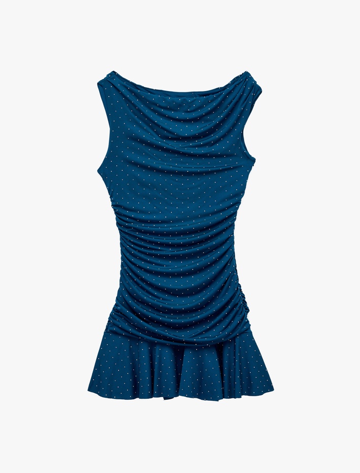  Slim Fit Sandy Kumaş Kolsuz Kayık Yaka Drapeli Mini Taşlı Elbise