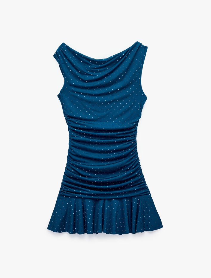  Slim Fit Sandy Kumaş Kolsuz Kayık Yaka Drapeli Mini Taşlı Elbise