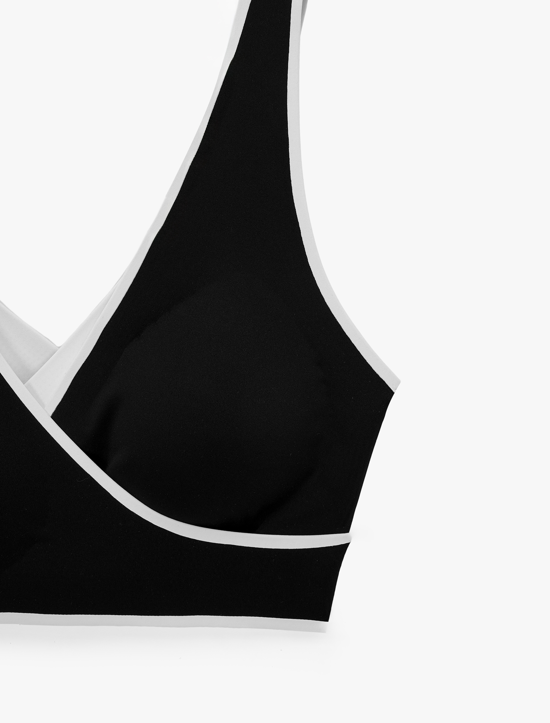   Slim Fit Biyeli V Yaka Kolsuz Kaplı Sporcu Sütyeni