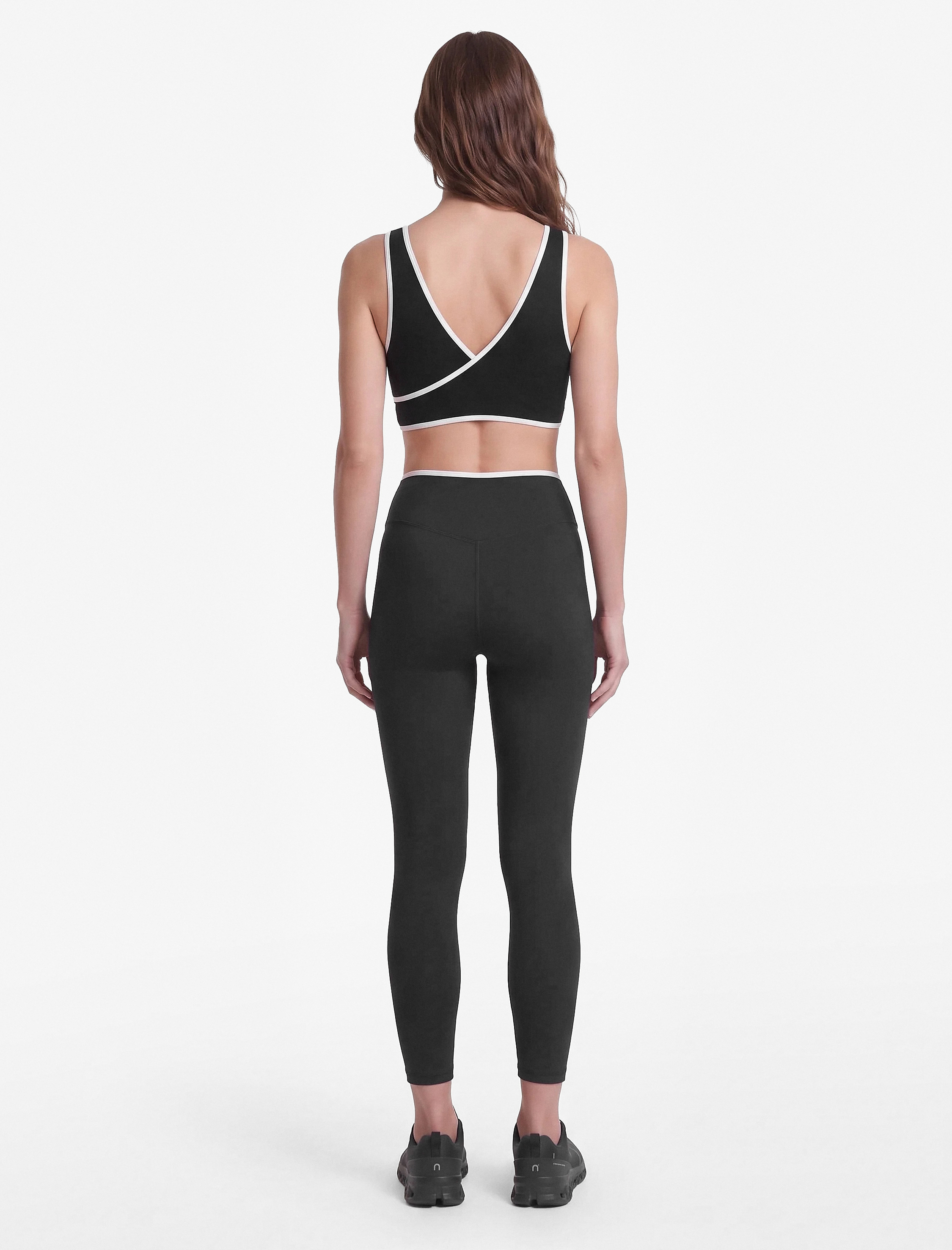   Slim Fit Biyeli V Yaka Kolsuz Kaplı Sporcu Sütyeni