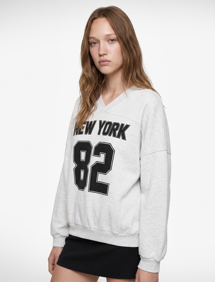  Pamuklu V Yaka Uzun Kollu Baskılı Oversize Sweatshirt