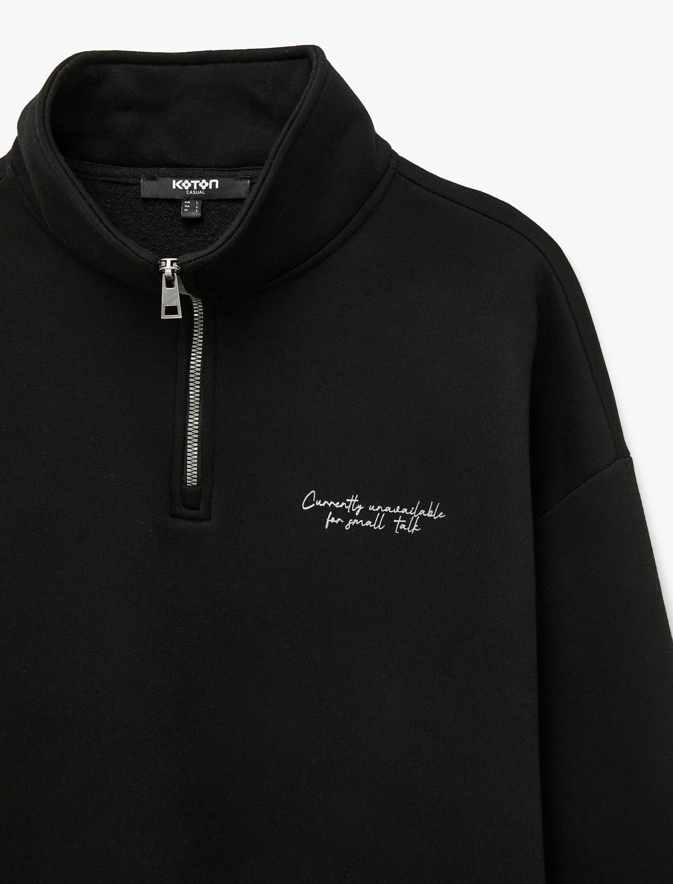   Uzun Kollu Üç İplik Şardonlu Rahat Kalıp Baskılı Yarım Fermuarlı Yaka Sweatshirt