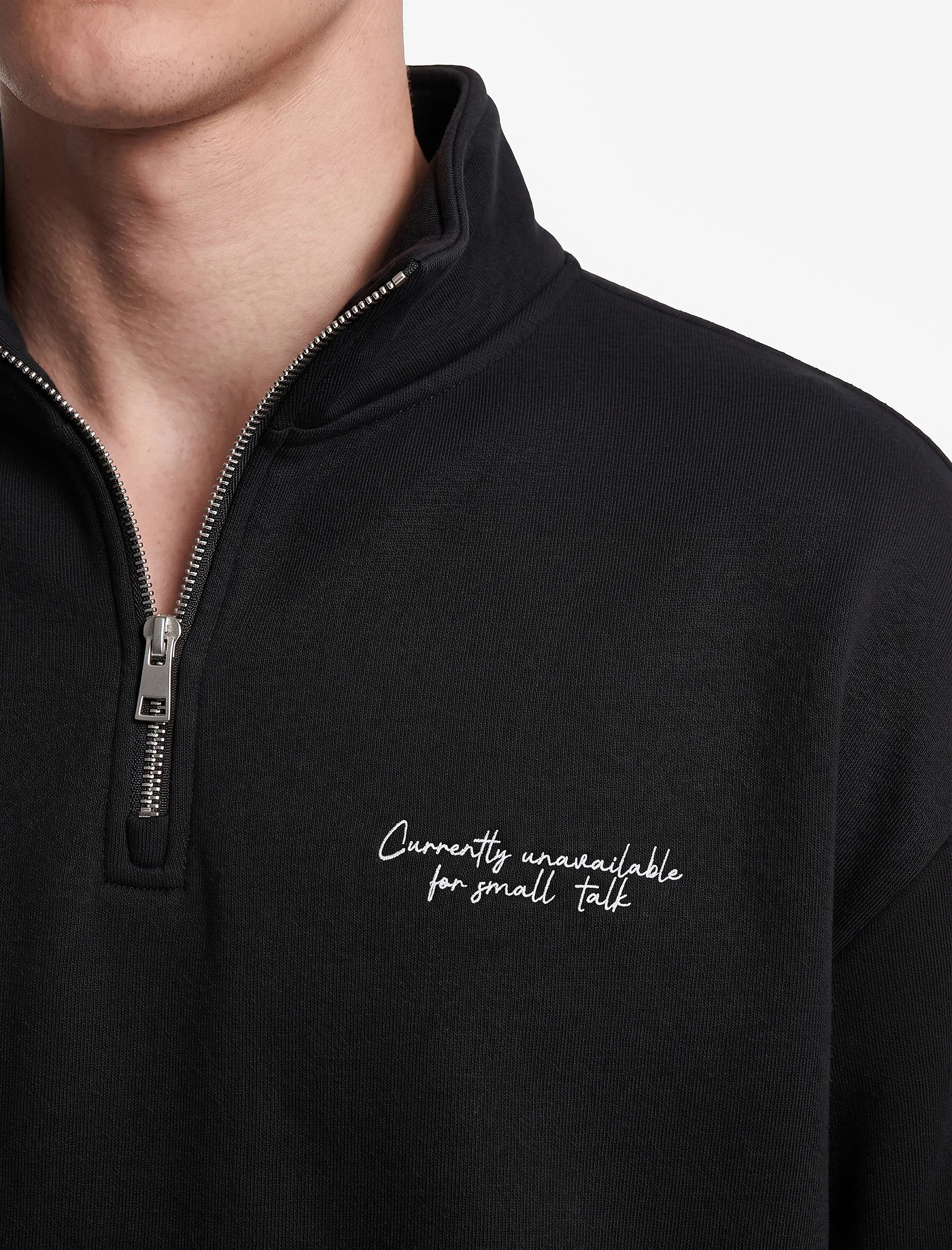   Uzun Kollu Üç İplik Şardonlu Rahat Kalıp Baskılı Yarım Fermuarlı Yaka Sweatshirt